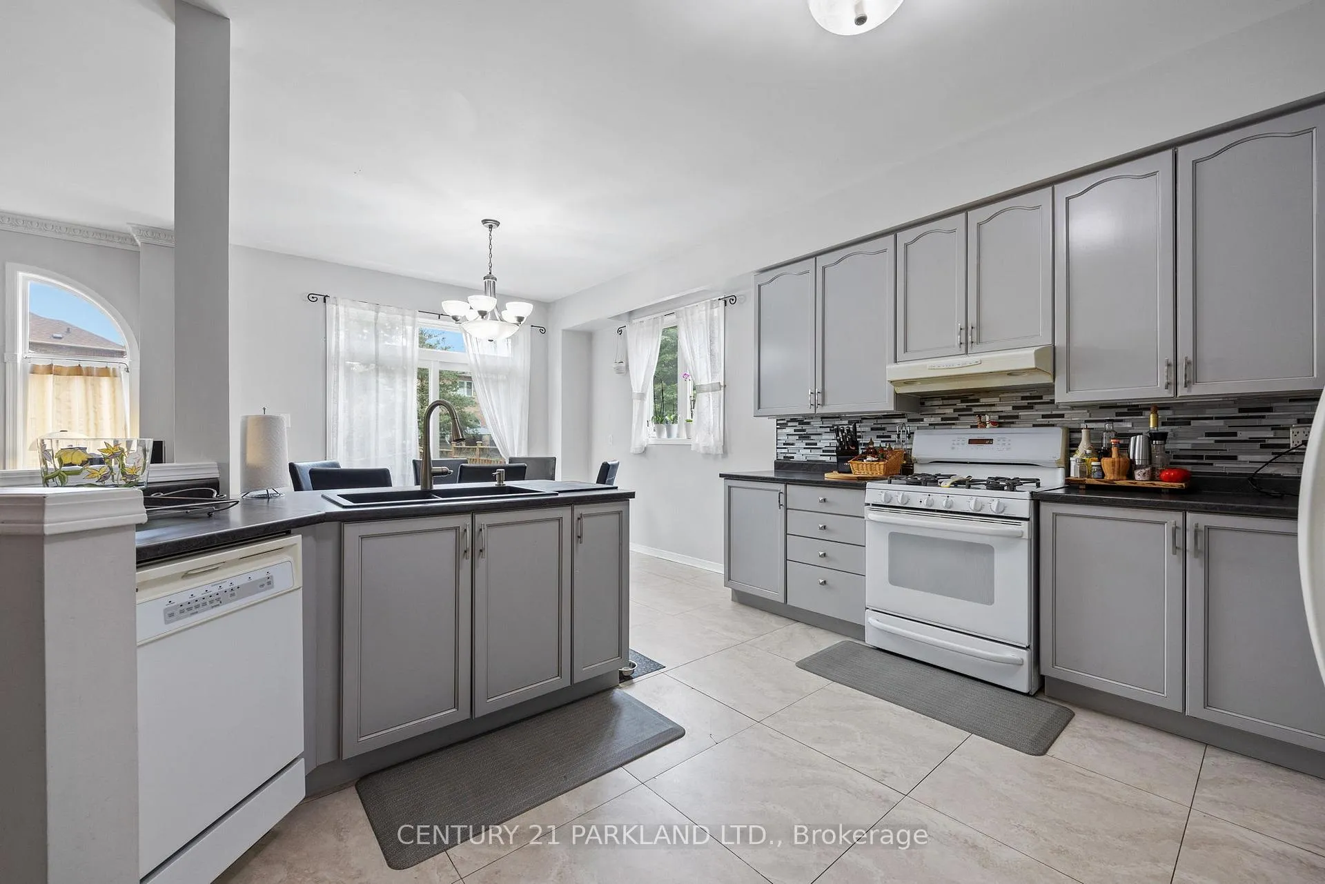 Photo 12 of 40 Lady Fern Drive, Markham, Legacy — HOMEH