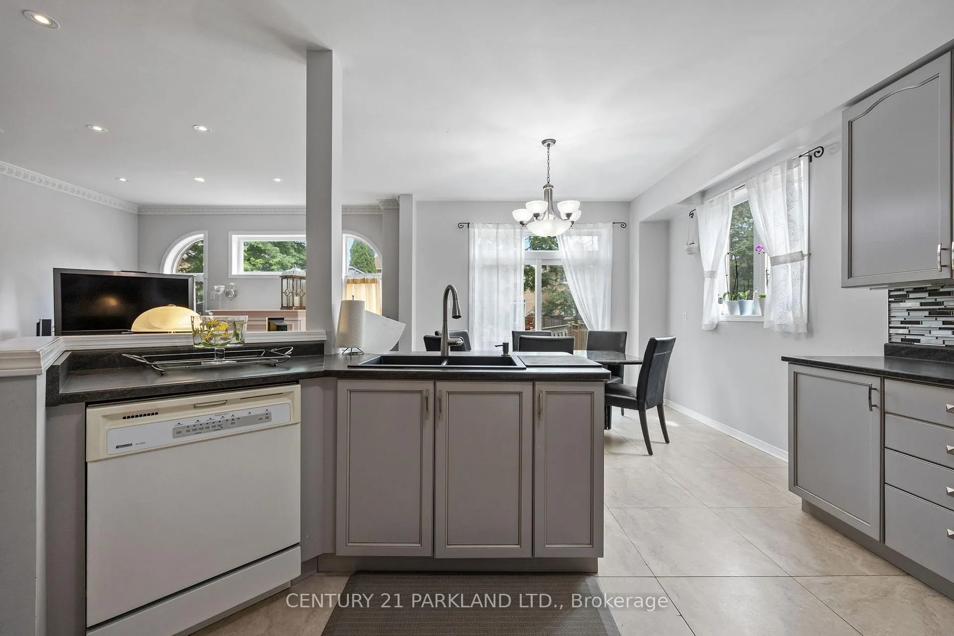 Photo 16 of 40 Lady Fern Drive, Markham, Legacy — HOMEH
