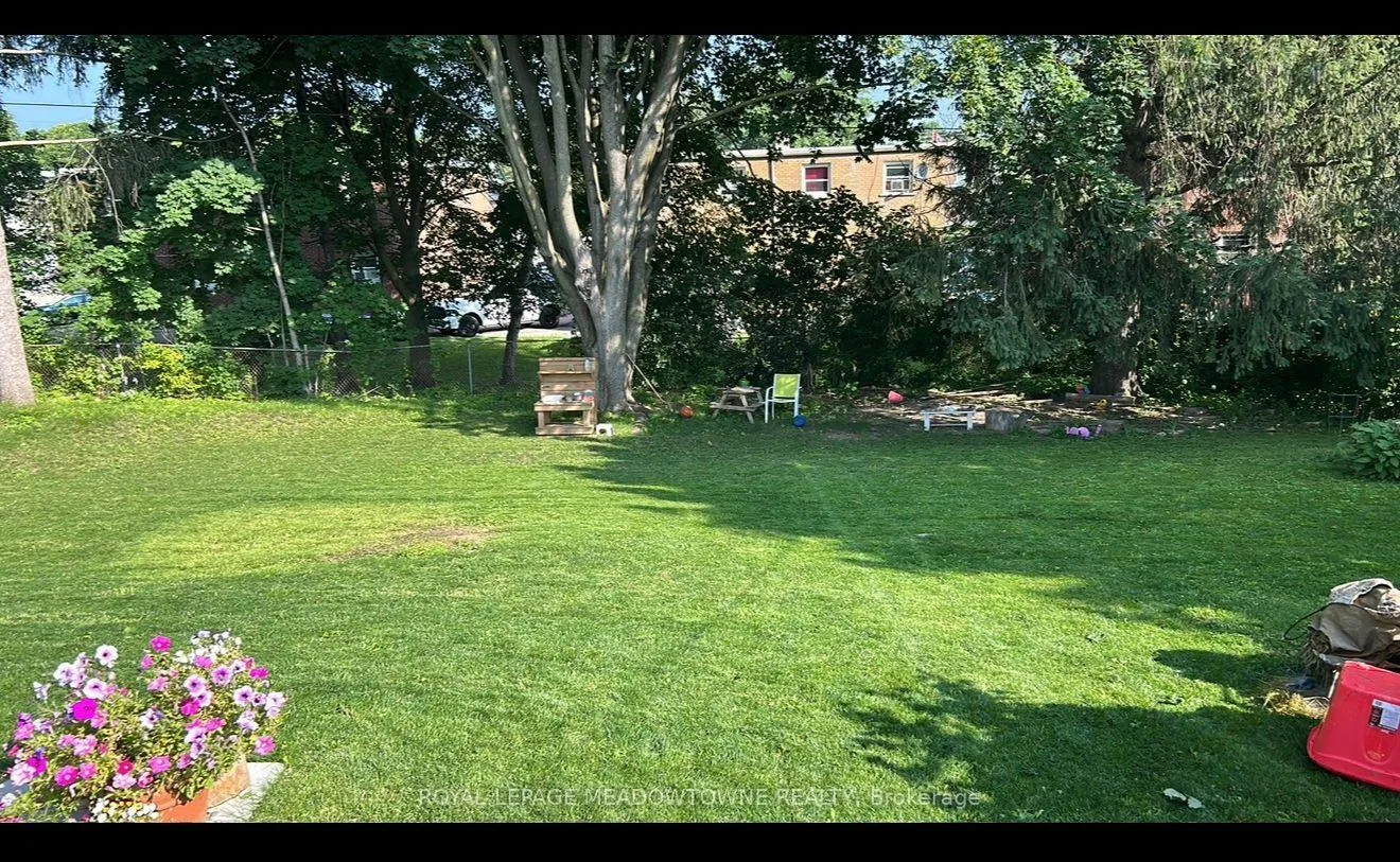 Photo 34 of 64 Dumbarton Street, Guelph, Riverside Park — HOMEH