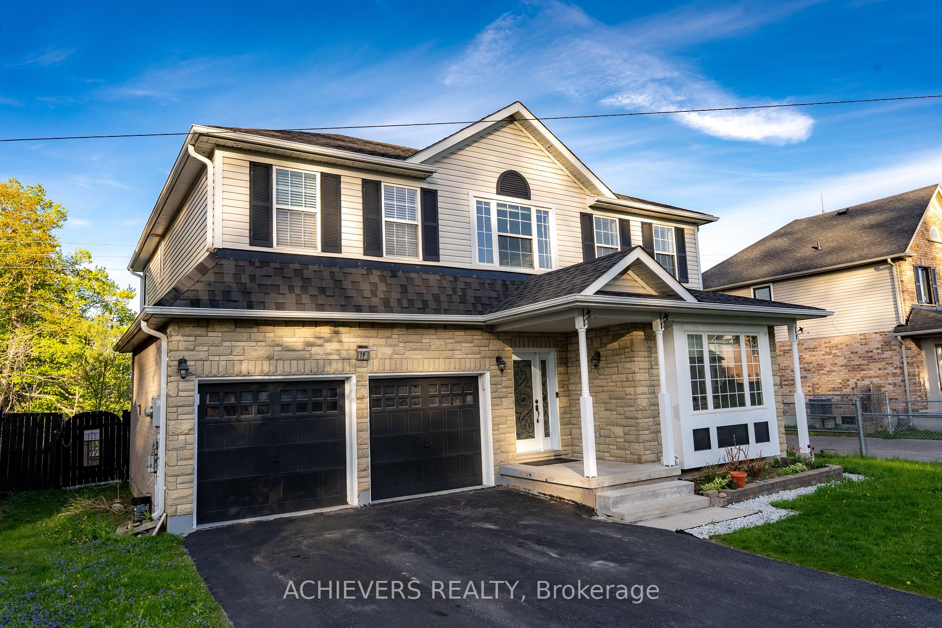 Photo 3 of 19 Thrushwood Drive, Barrie, 400 West — HOMEH