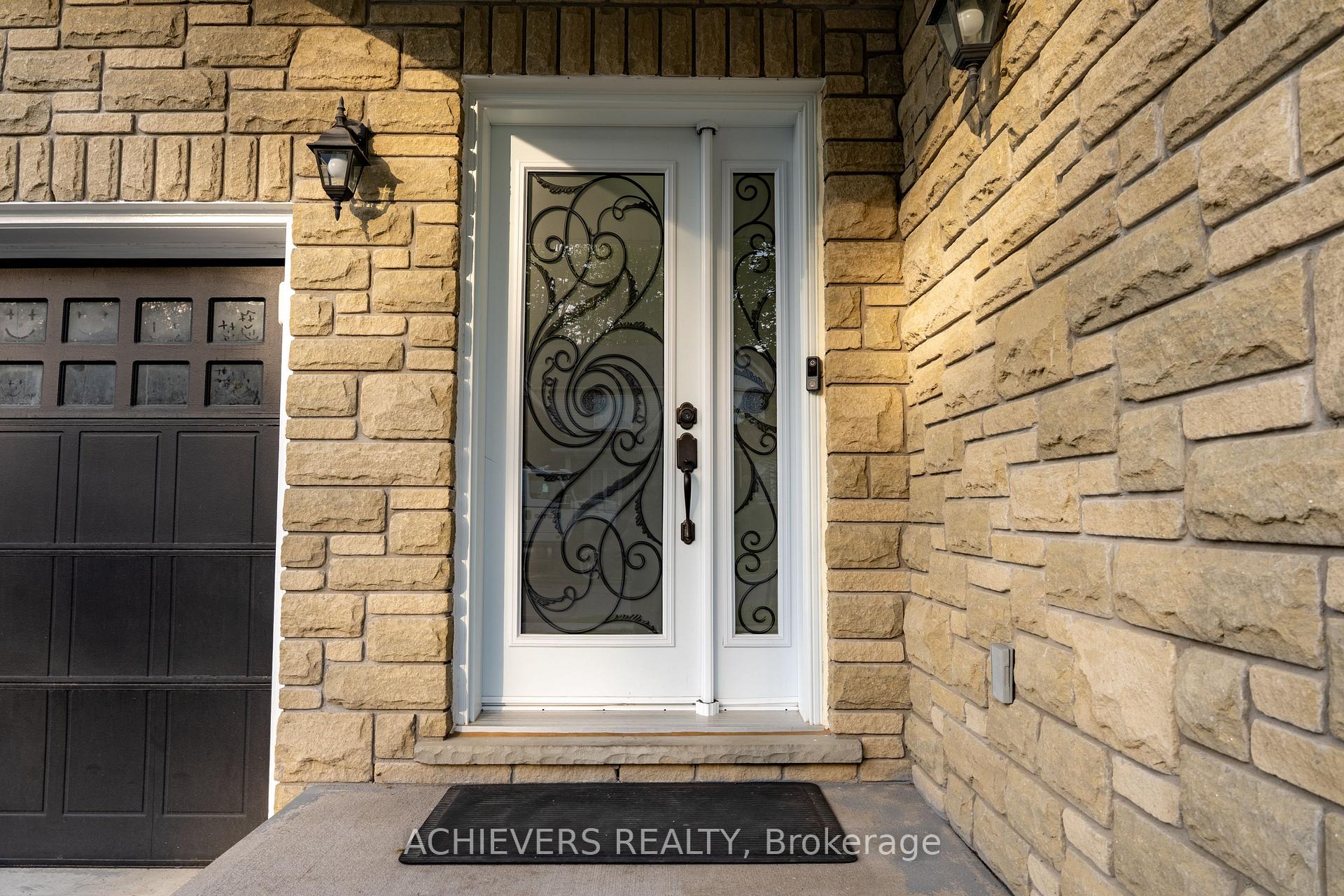 Photo 4 of 19 Thrushwood Drive, Barrie, 400 West — HOMEH