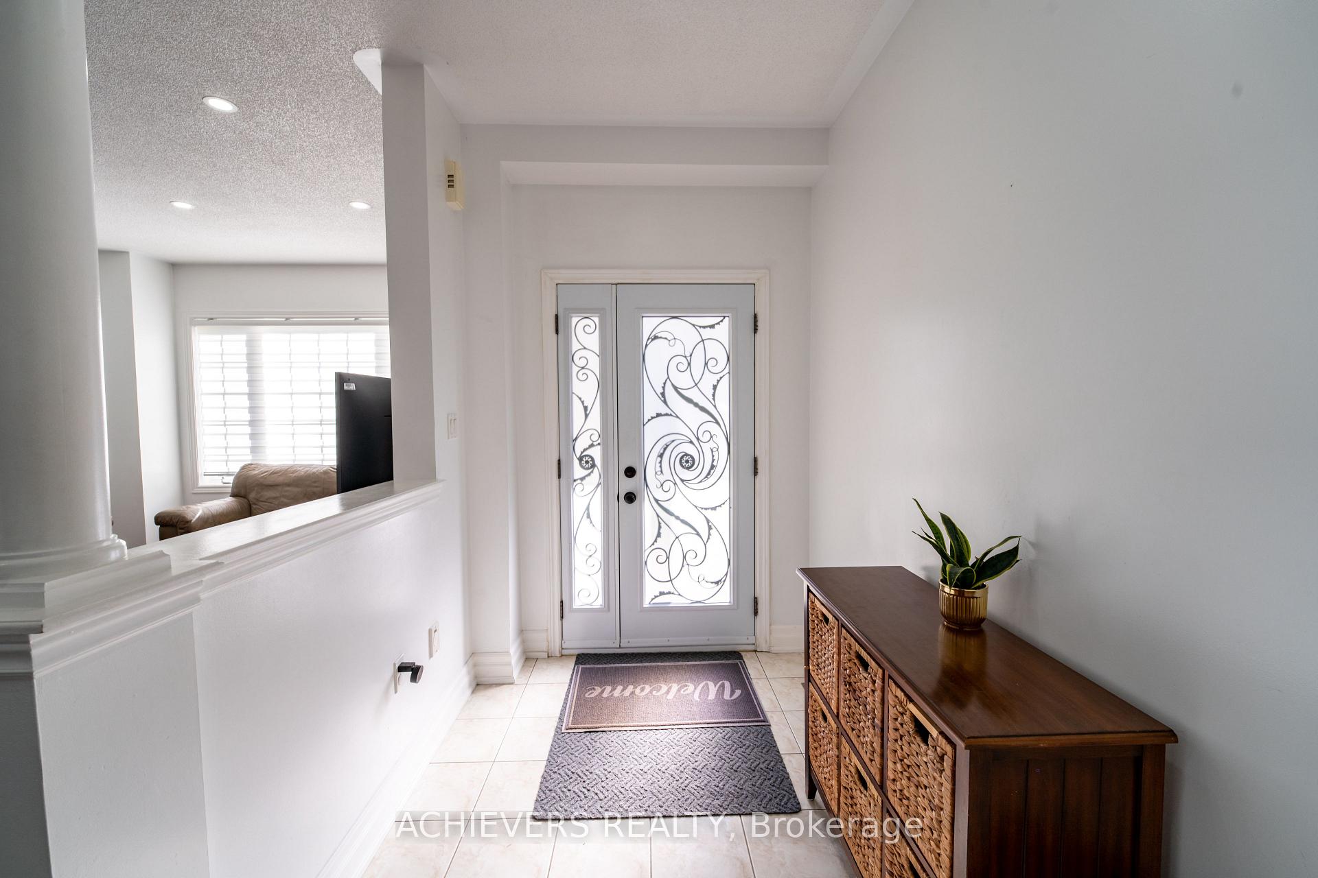 Photo 6 of 19 Thrushwood Drive, Barrie, 400 West — HOMEH