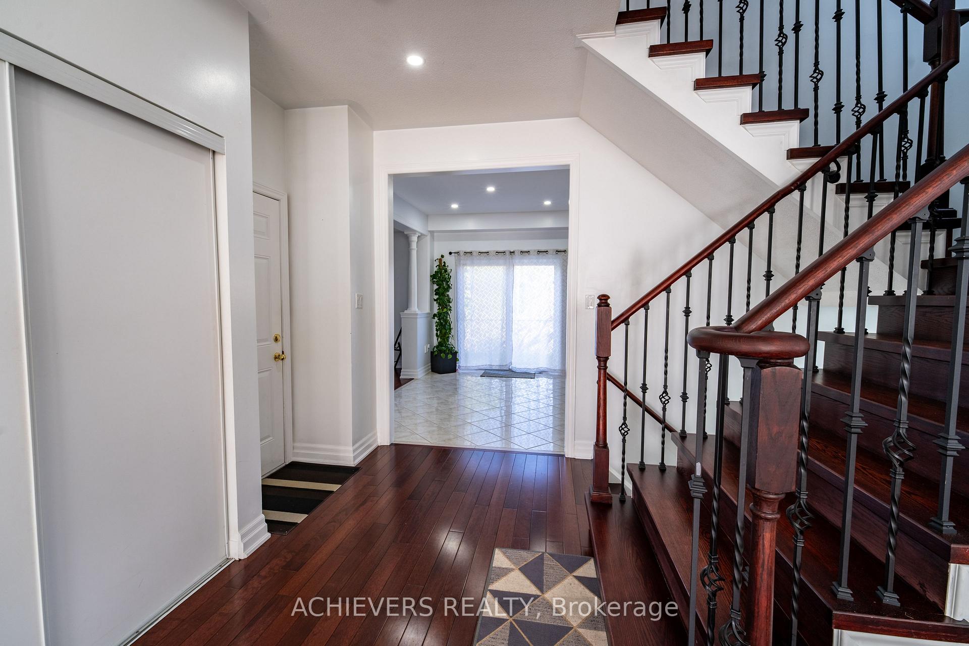 Photo 8 of 19 Thrushwood Drive, Barrie, 400 West — HOMEH