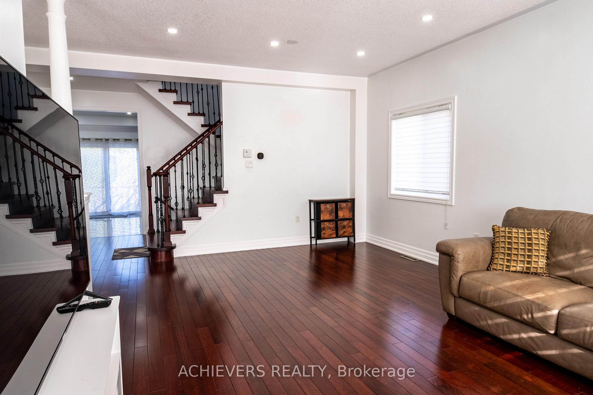 Photo 11 of 19 Thrushwood Drive, Barrie, 400 West — HOMEH