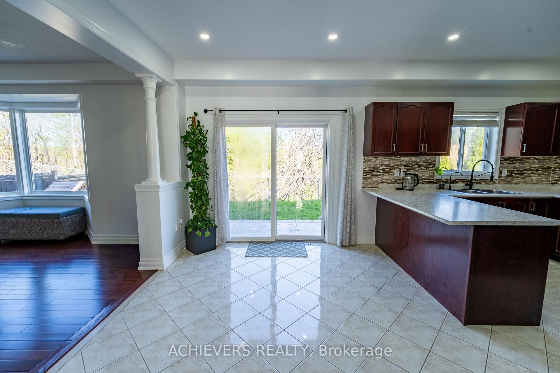 Photo 12 of 19 Thrushwood Drive, Barrie, 400 West — HOMEH
