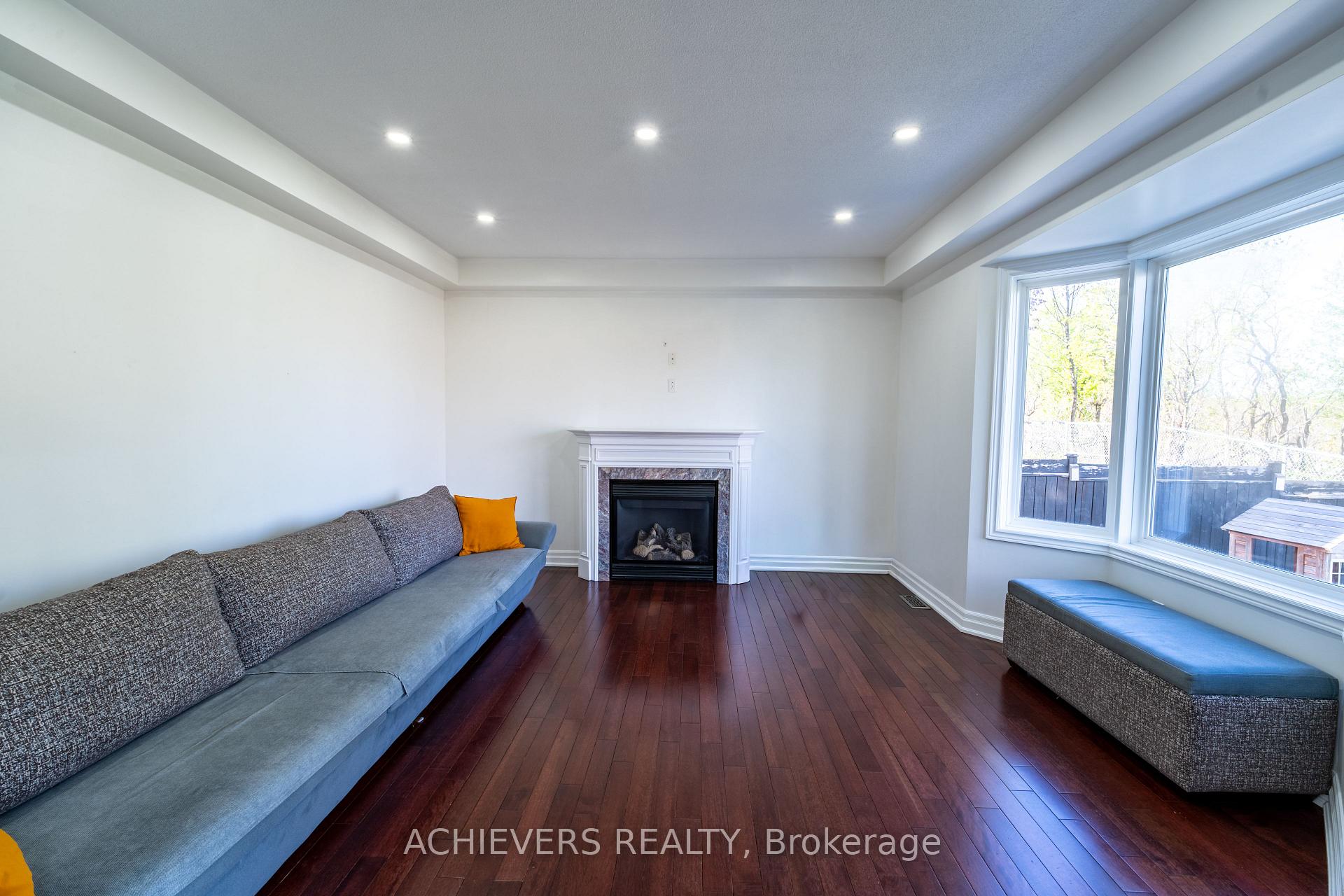 Photo 14 of 19 Thrushwood Drive, Barrie, 400 West — HOMEH