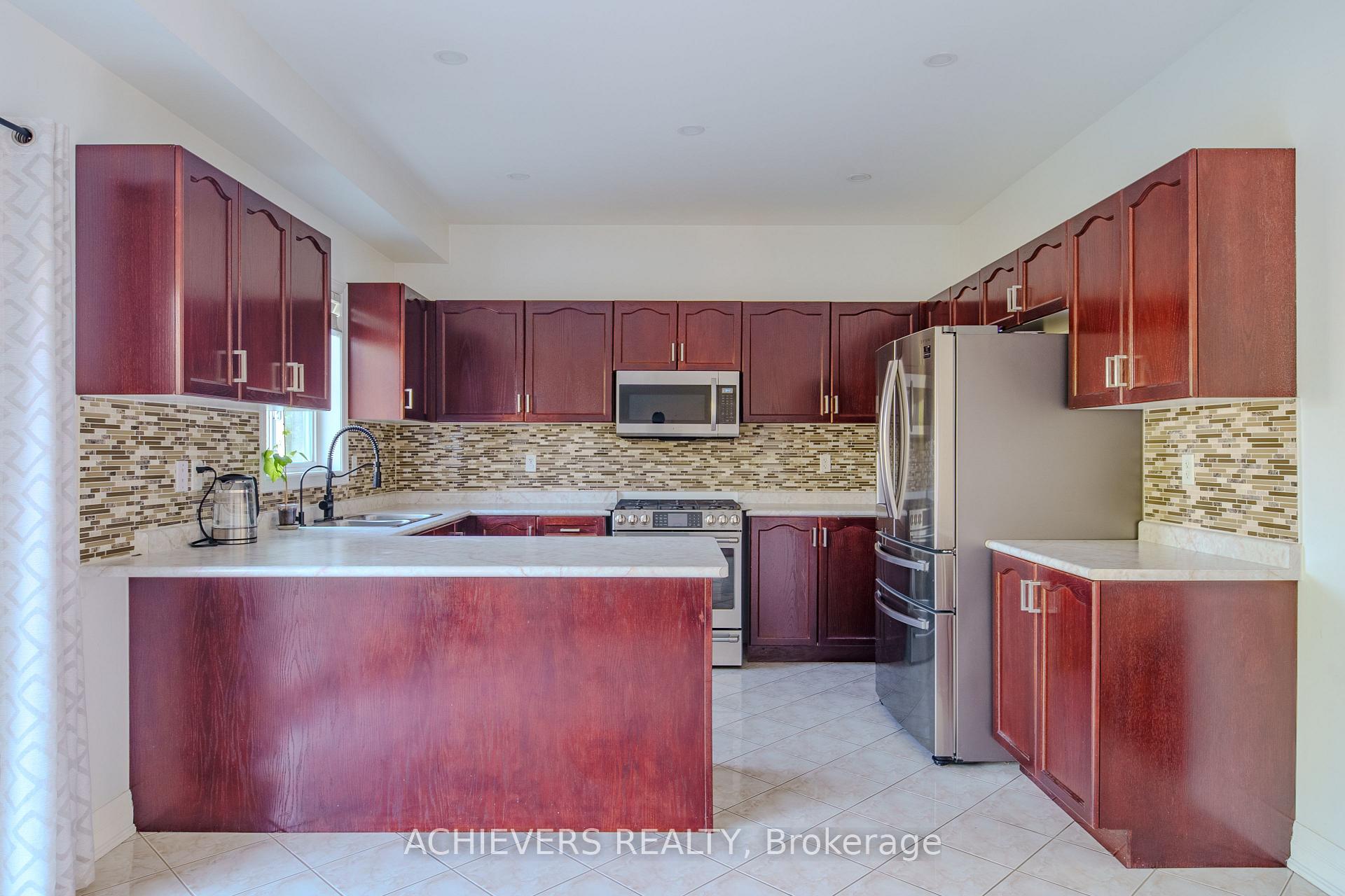 Photo 16 of 19 Thrushwood Drive, Barrie, 400 West — HOMEH