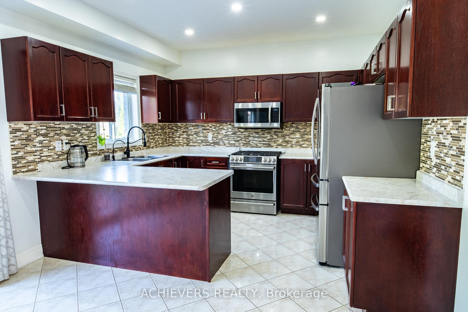 Photo 17 of 19 Thrushwood Drive, Barrie, 400 West — HOMEH