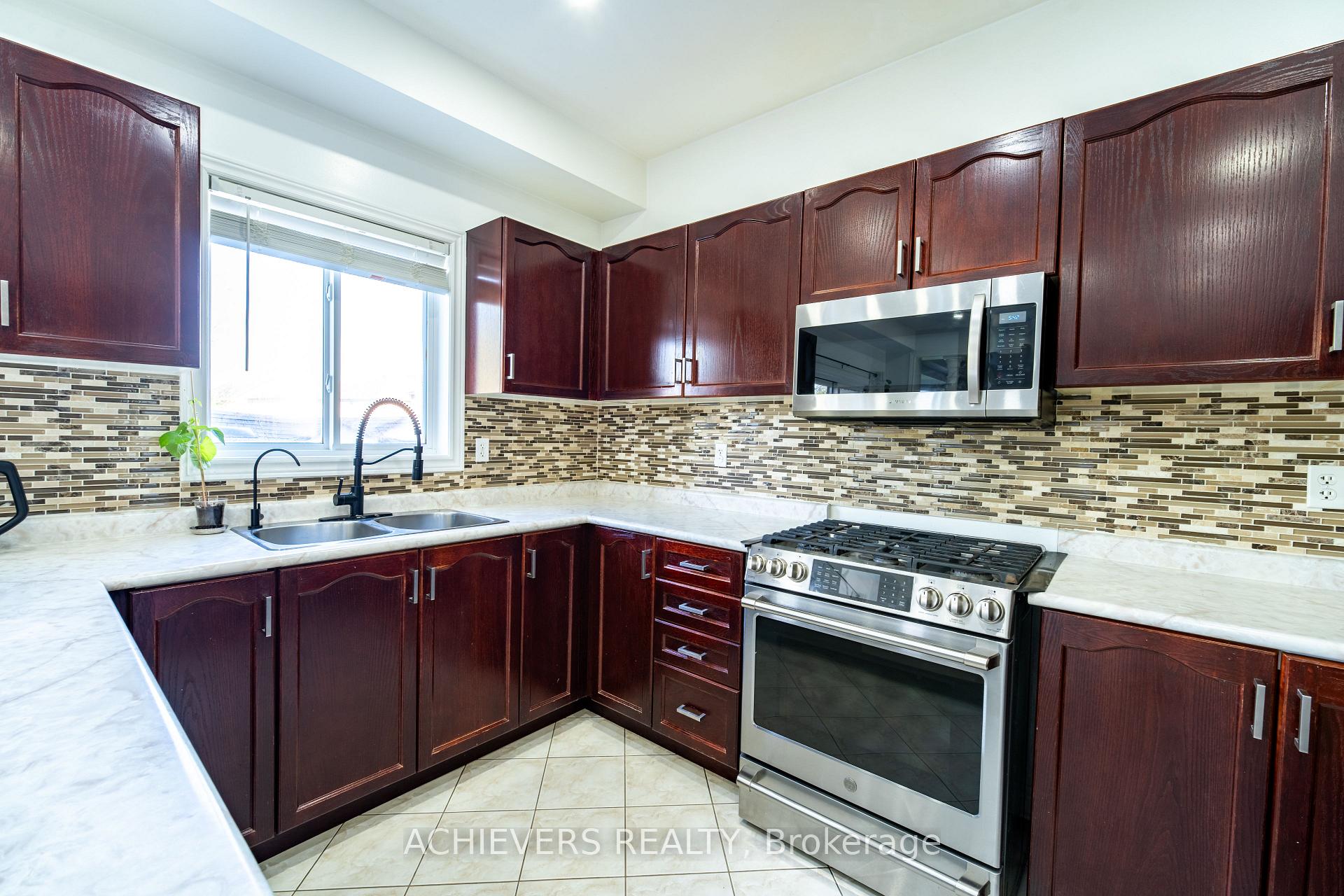 Photo 18 of 19 Thrushwood Drive, Barrie, 400 West — HOMEH
