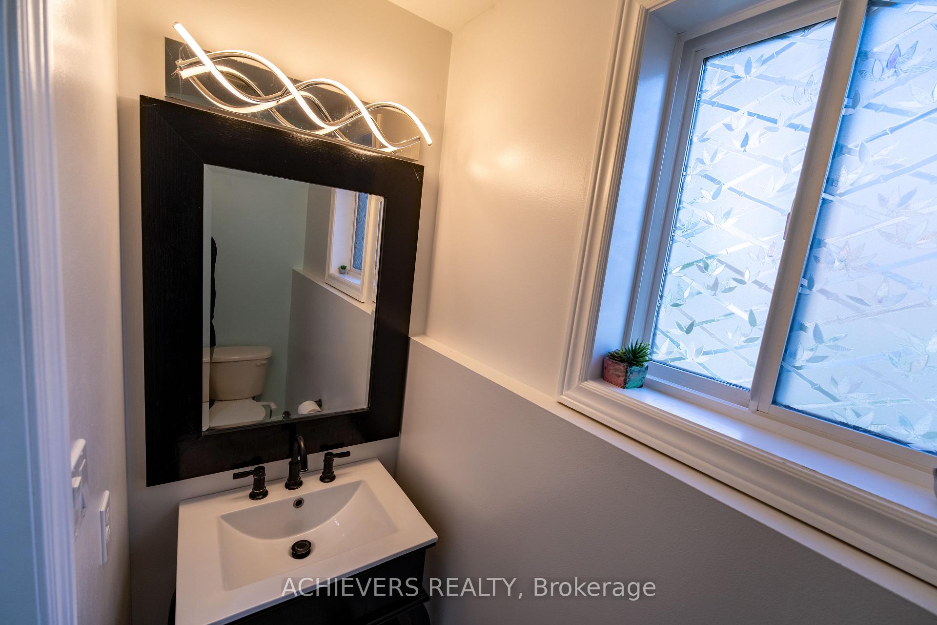 Photo 20 of 19 Thrushwood Drive, Barrie, 400 West — HOMEH