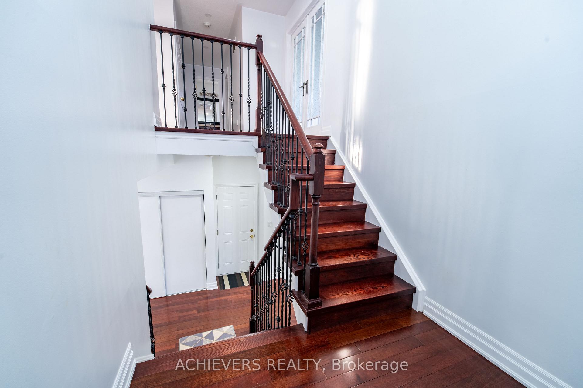 Photo 22 of 19 Thrushwood Drive, Barrie, 400 West — HOMEH