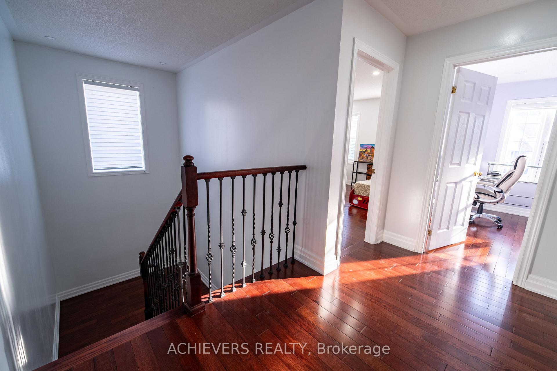 Photo 23 of 19 Thrushwood Drive, Barrie, 400 West — HOMEH