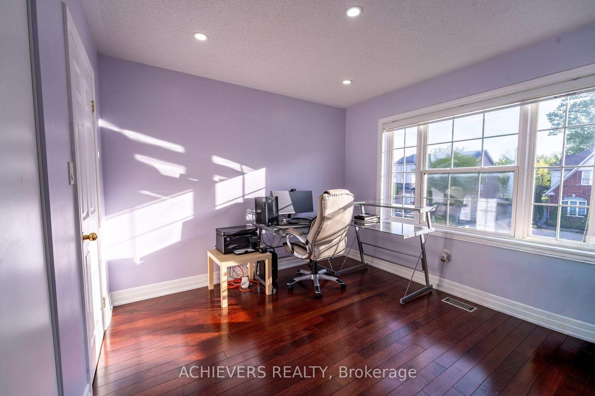 Photo 32 of 19 Thrushwood Drive, Barrie, 400 West — HOMEH