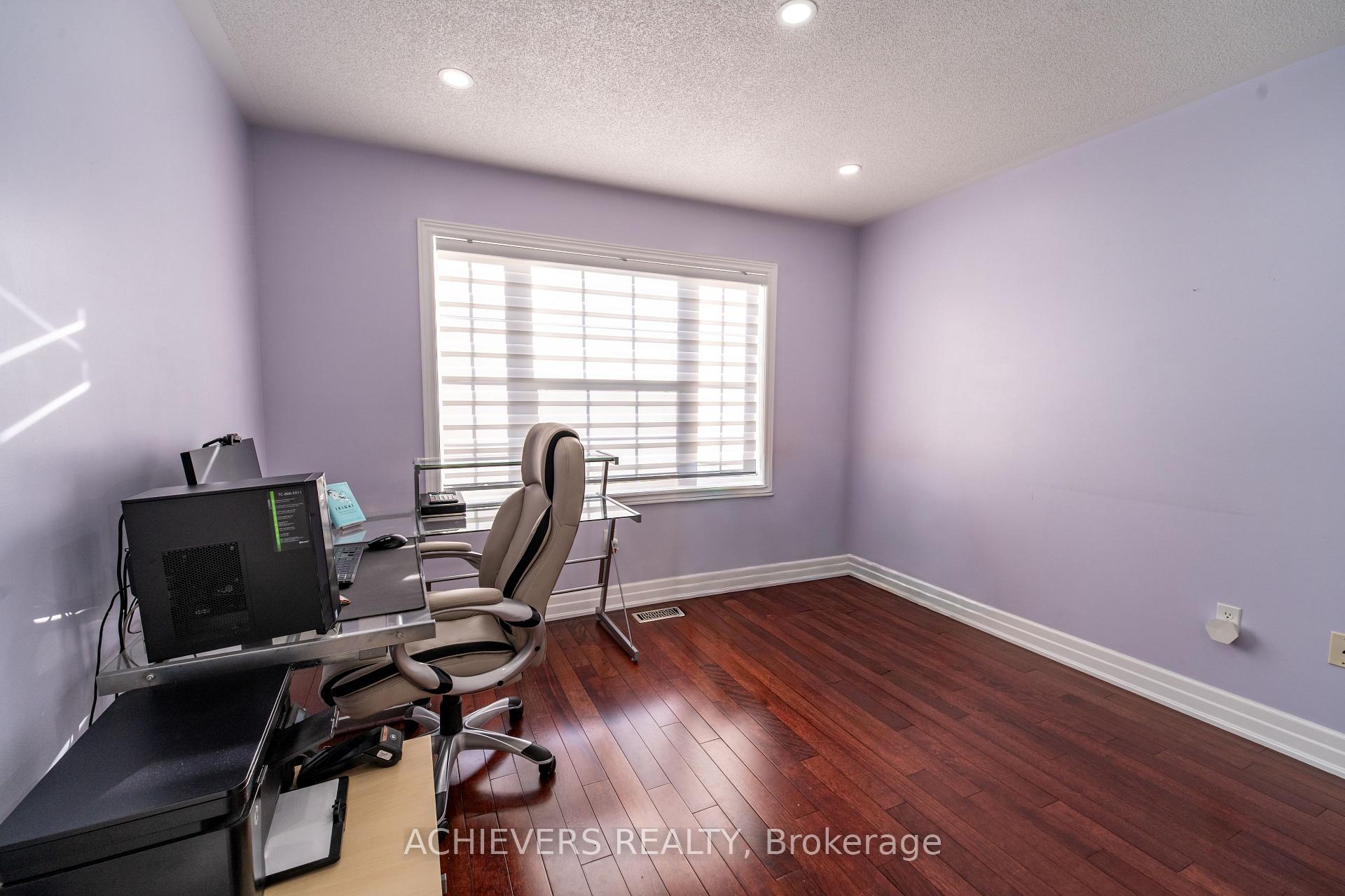 Photo 33 of 19 Thrushwood Drive, Barrie, 400 West — HOMEH