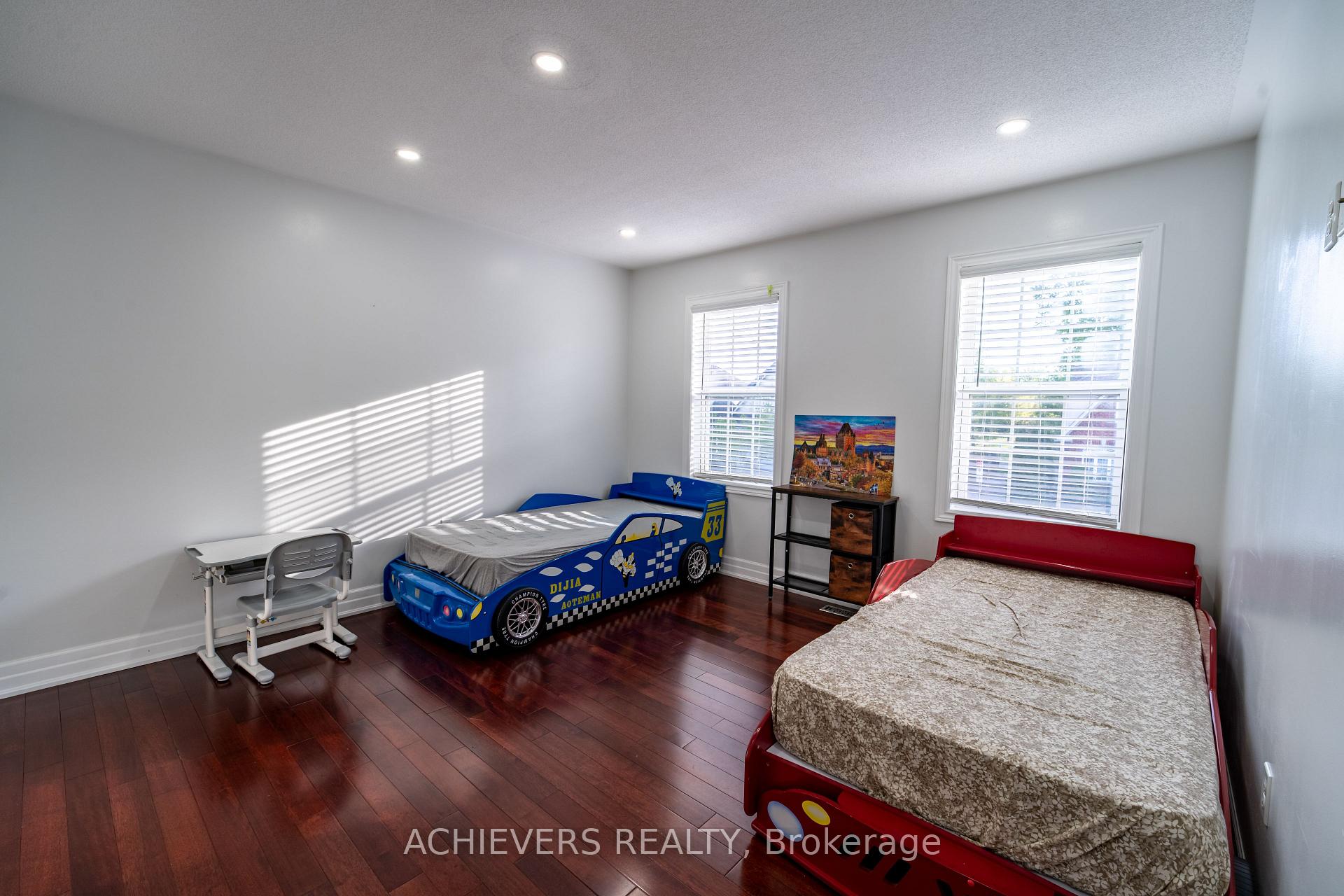 Photo 34 of 19 Thrushwood Drive, Barrie, 400 West — HOMEH