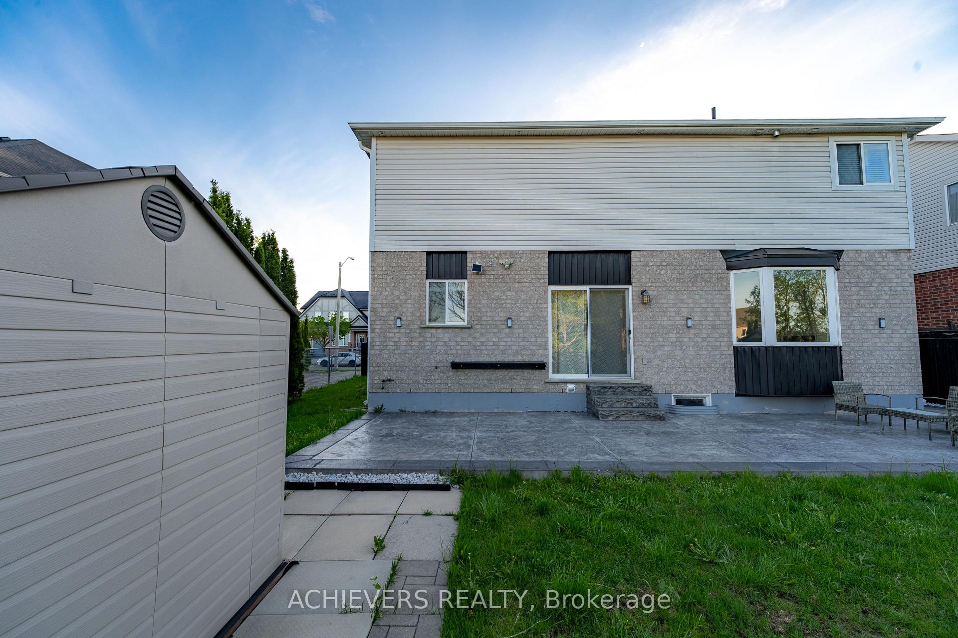 Photo 40 of 19 Thrushwood Drive, Barrie, 400 West — HOMEH