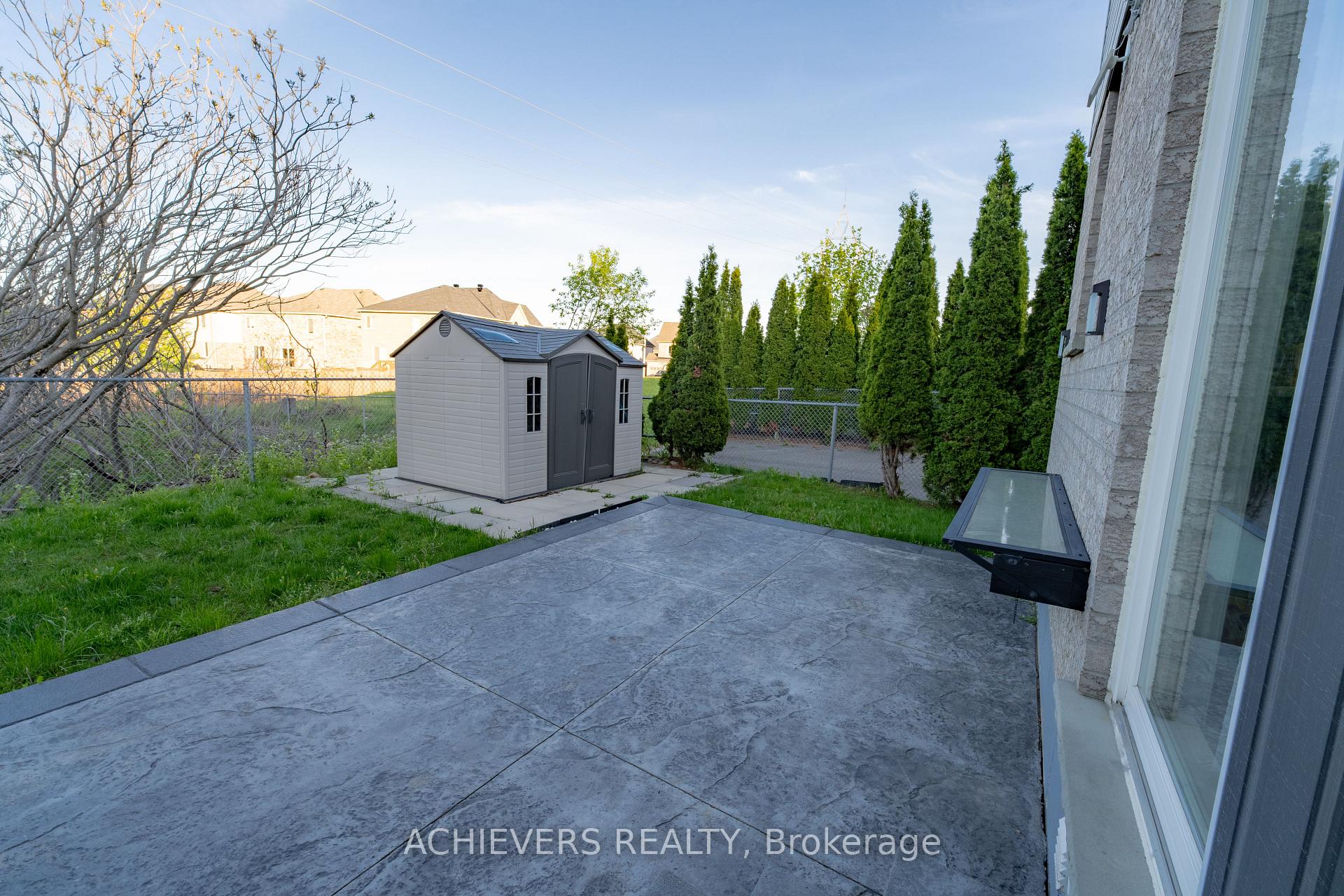Photo 41 of 19 Thrushwood Drive, Barrie, 400 West — HOMEH