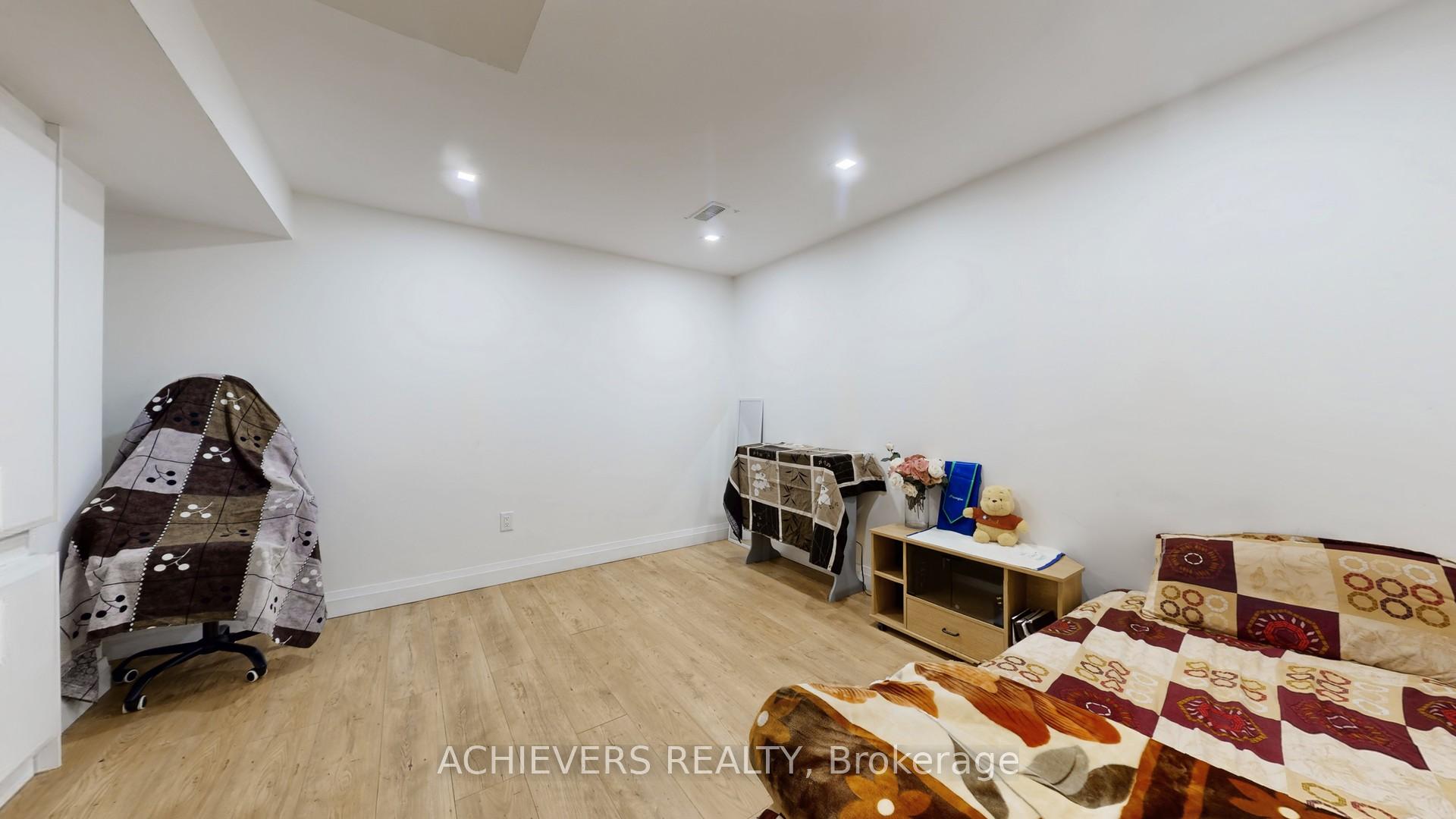 Photo 45 of 19 Thrushwood Drive, Barrie, 400 West — HOMEH