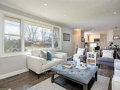 Photo 4 of Unit Main, 319 Ridgewood Crescent S, London, South D — HOMEH