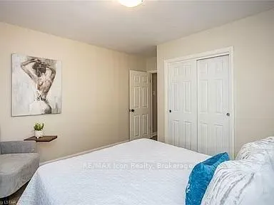 Photo 18 of Unit Main, 319 Ridgewood Crescent S, London, South D — HOMEH