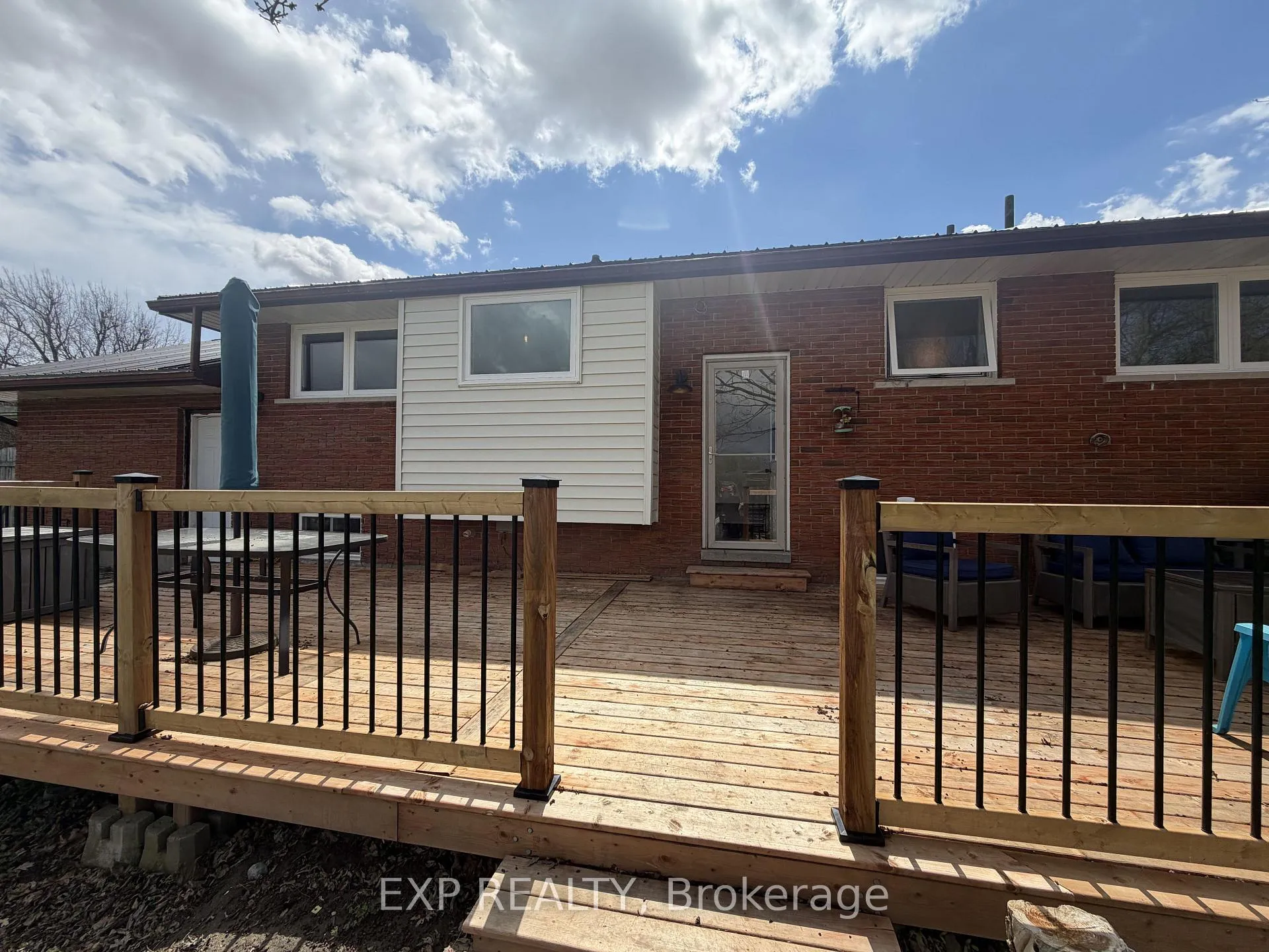 Photo 2 of 597 Gold Street, Warwick, Watford — HOMEH