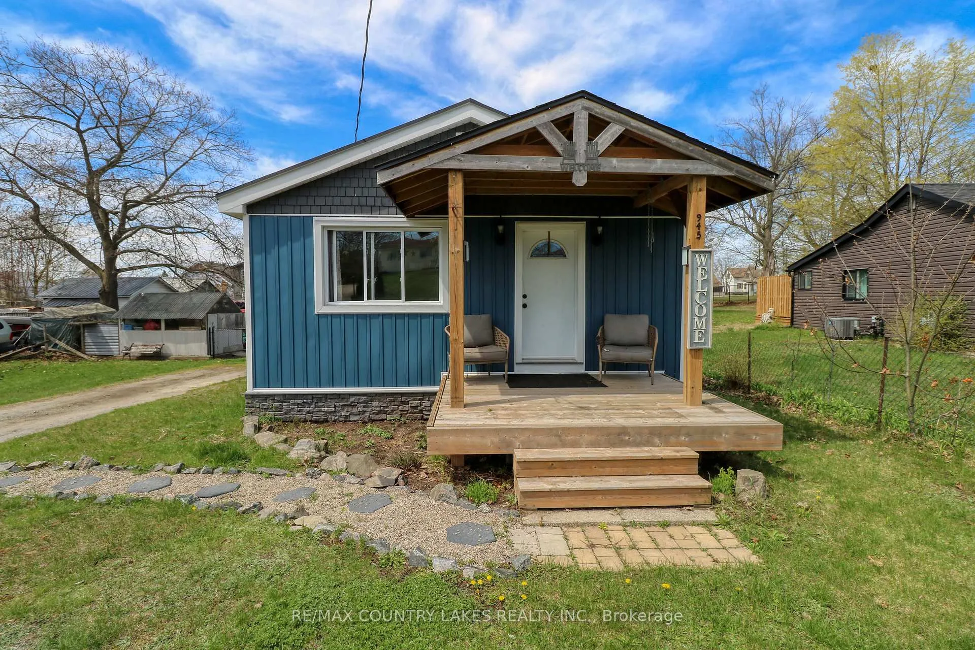 Photo 2 of 945 First Street S, Gravenhurst, Wood (Gravenhurst) — HOMEH