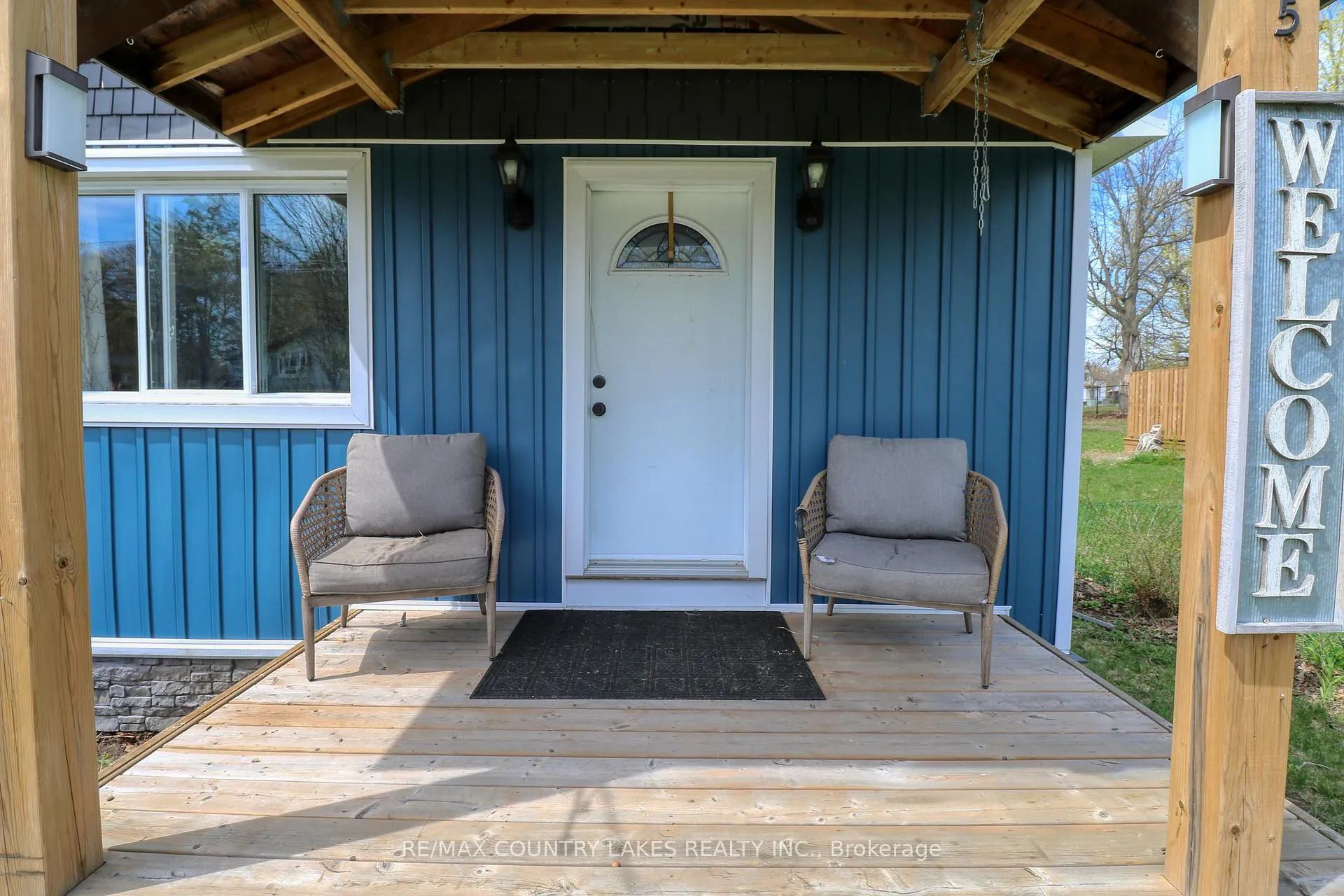 Photo 3 of 945 First Street S, Gravenhurst, Wood (Gravenhurst) — HOMEH
