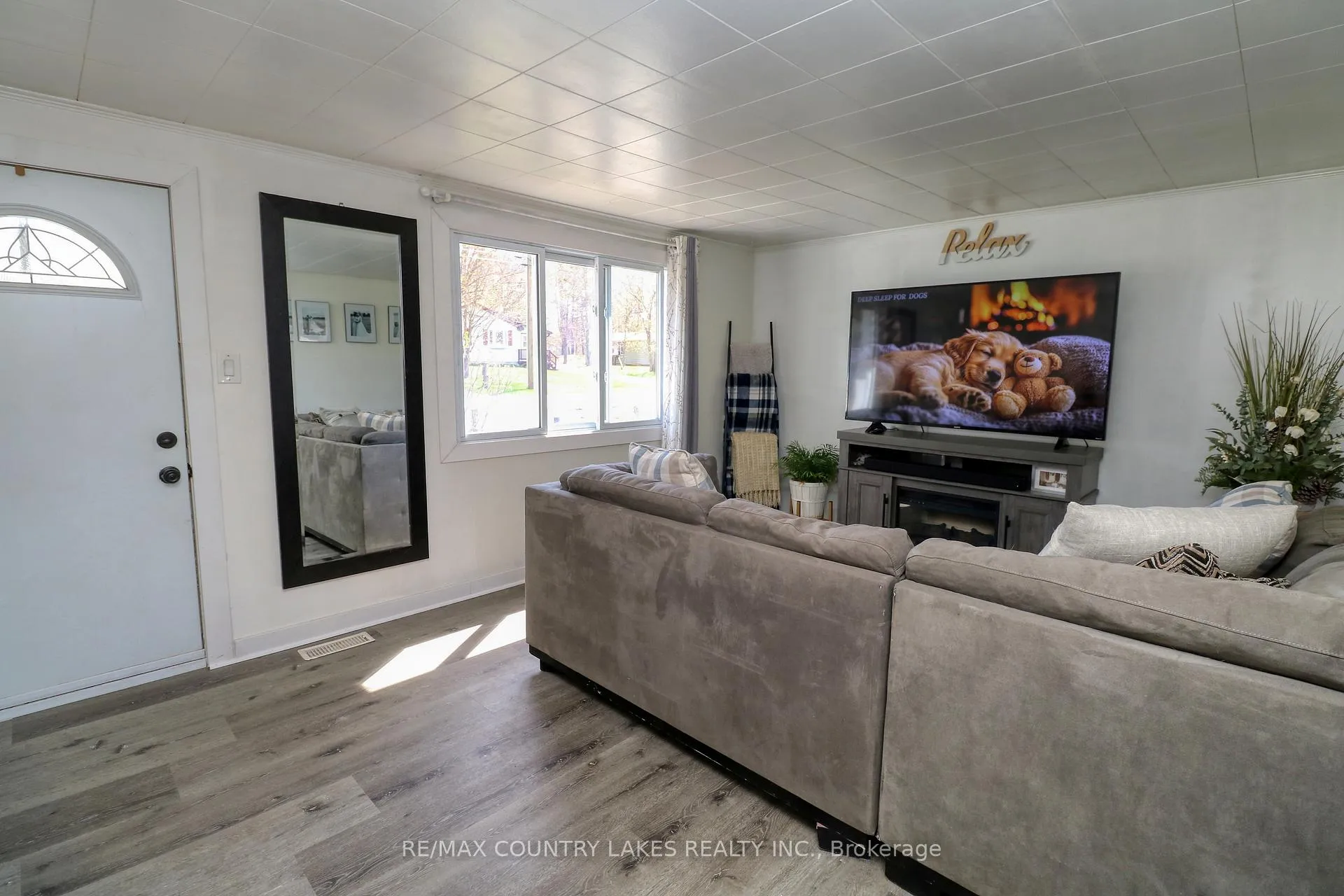 Photo 5 of 945 First Street S, Gravenhurst, Wood (Gravenhurst) — HOMEH