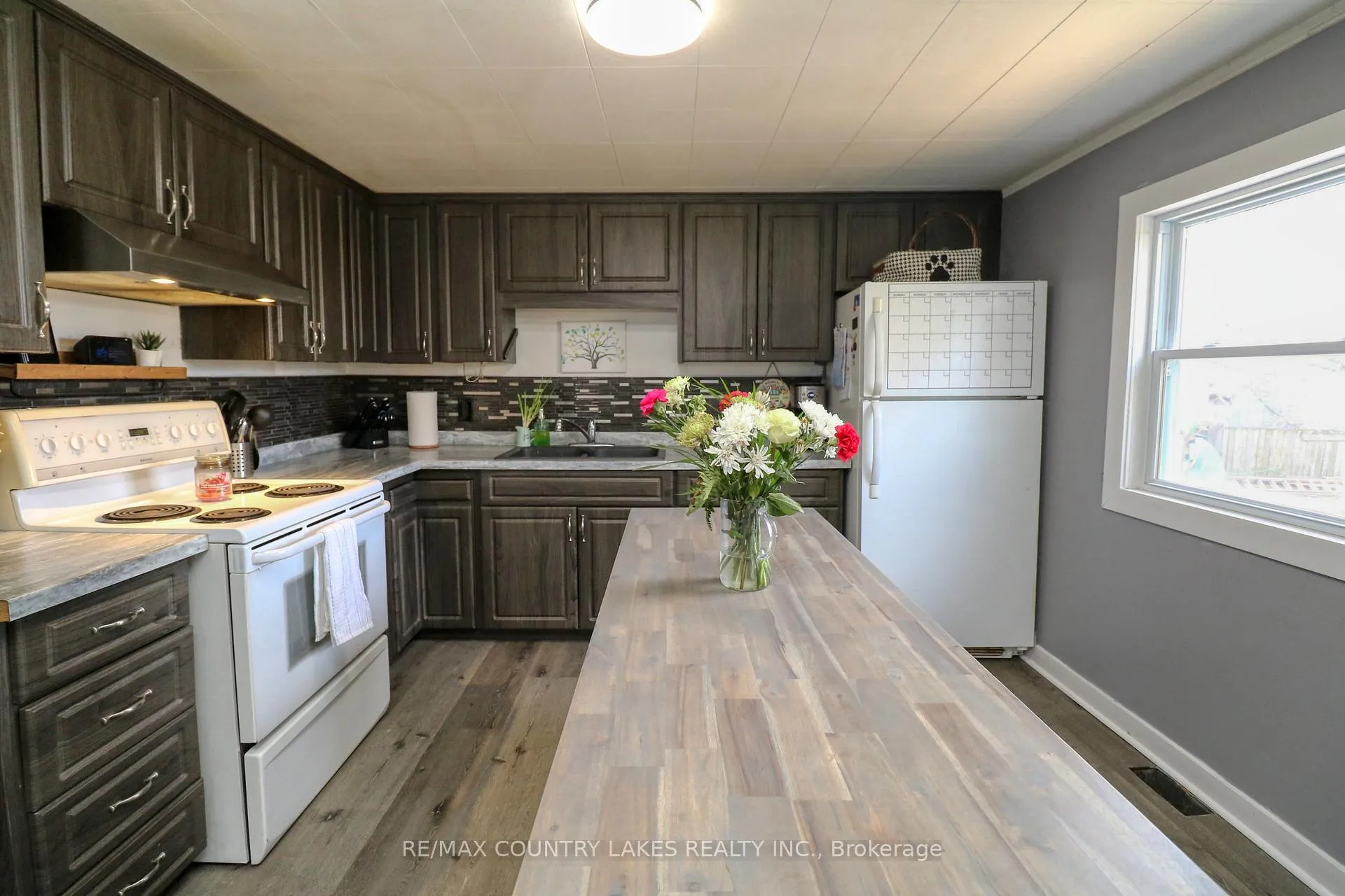 Photo 10 of 945 First Street S, Gravenhurst, Wood (Gravenhurst) — HOMEH