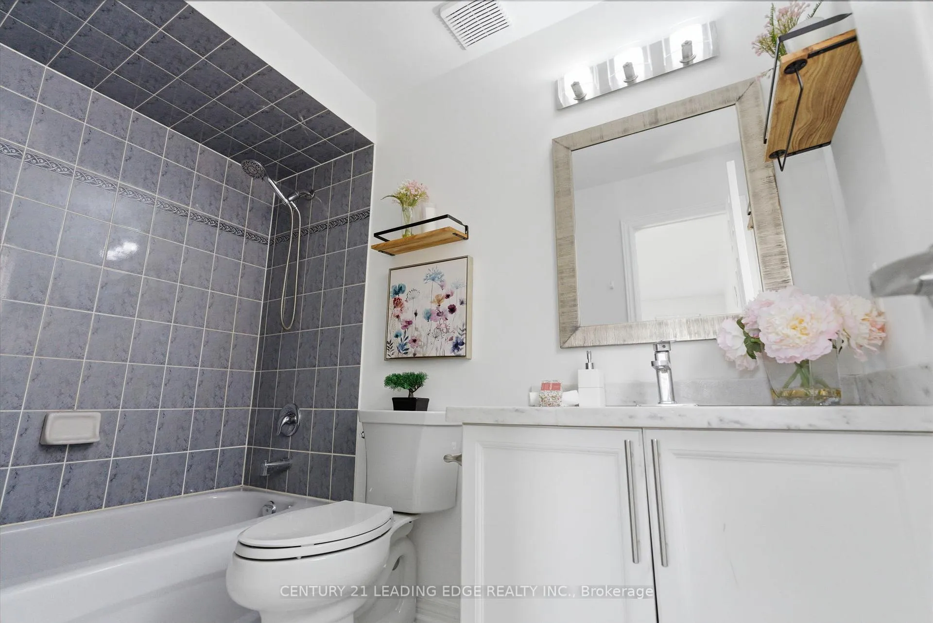 Photo 34 of 62 James Rowe Drive, Whitby, Williamsburg — HOMEH