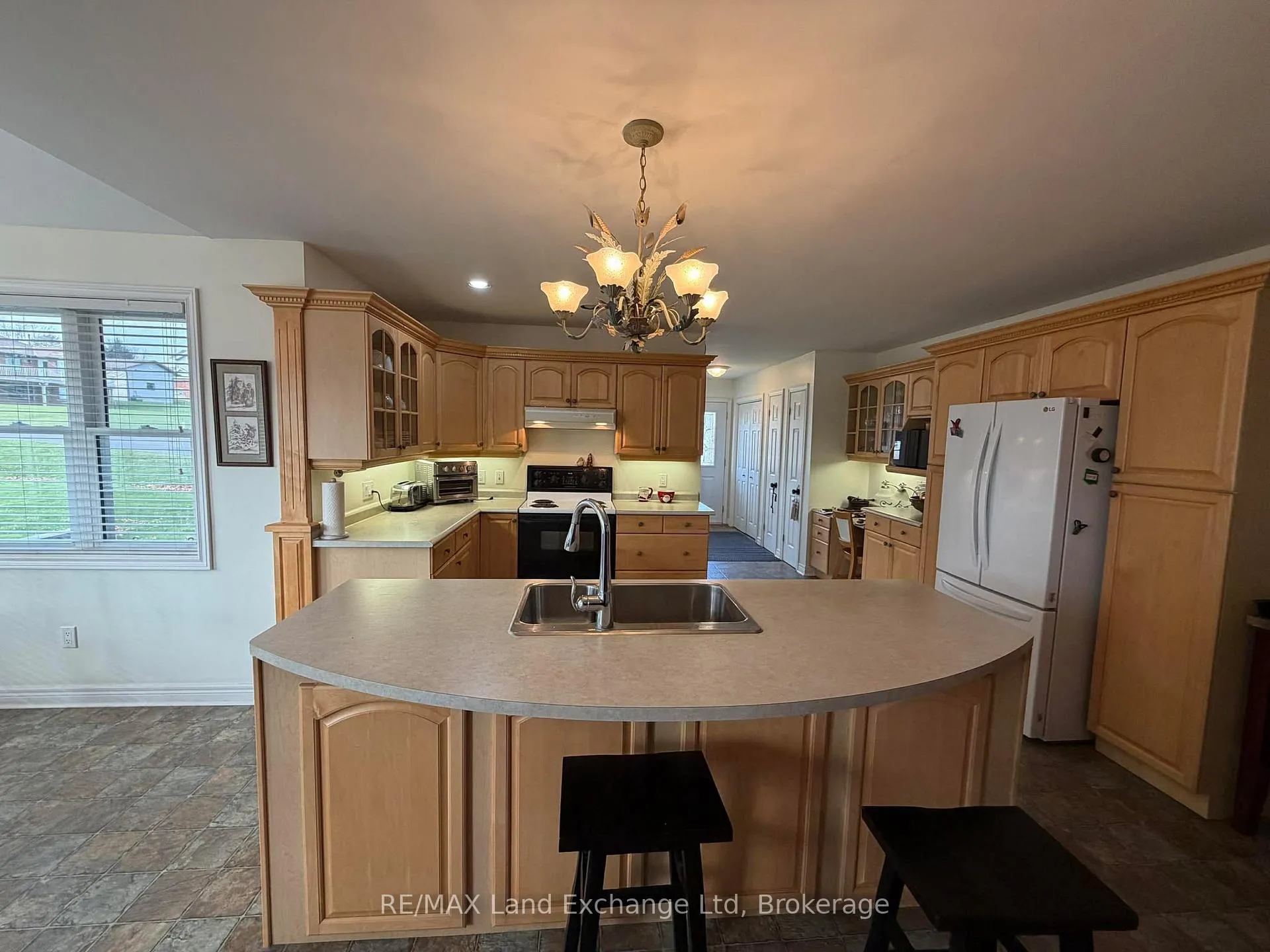 Photo 10 of 122 James Street, Arran-Elderslie — HOMEH