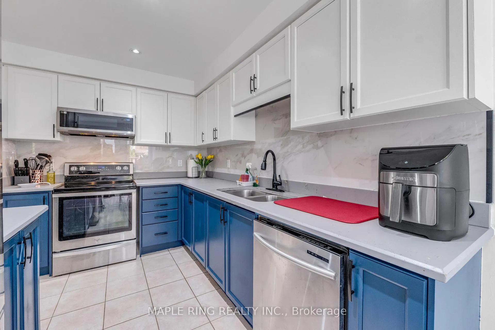 Photo 11 of 36 Laurelhurst Crescent, Vaughan, Vellore Village — HOMEH