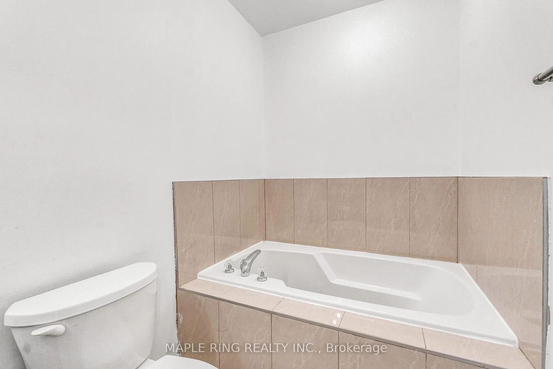 Photo 19 of 36 Laurelhurst Crescent, Vaughan, Vellore Village — HOMEH