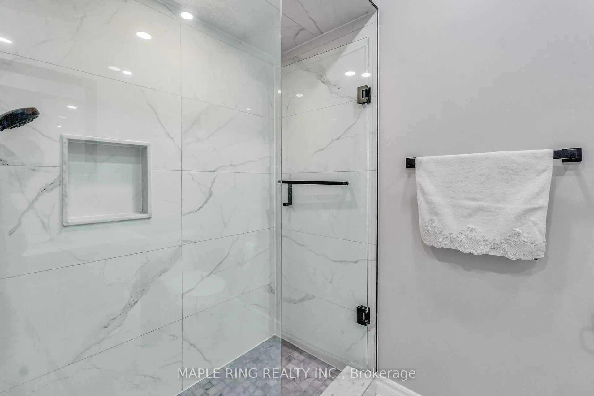 Photo 26 of 36 Laurelhurst Crescent, Vaughan, Vellore Village — HOMEH