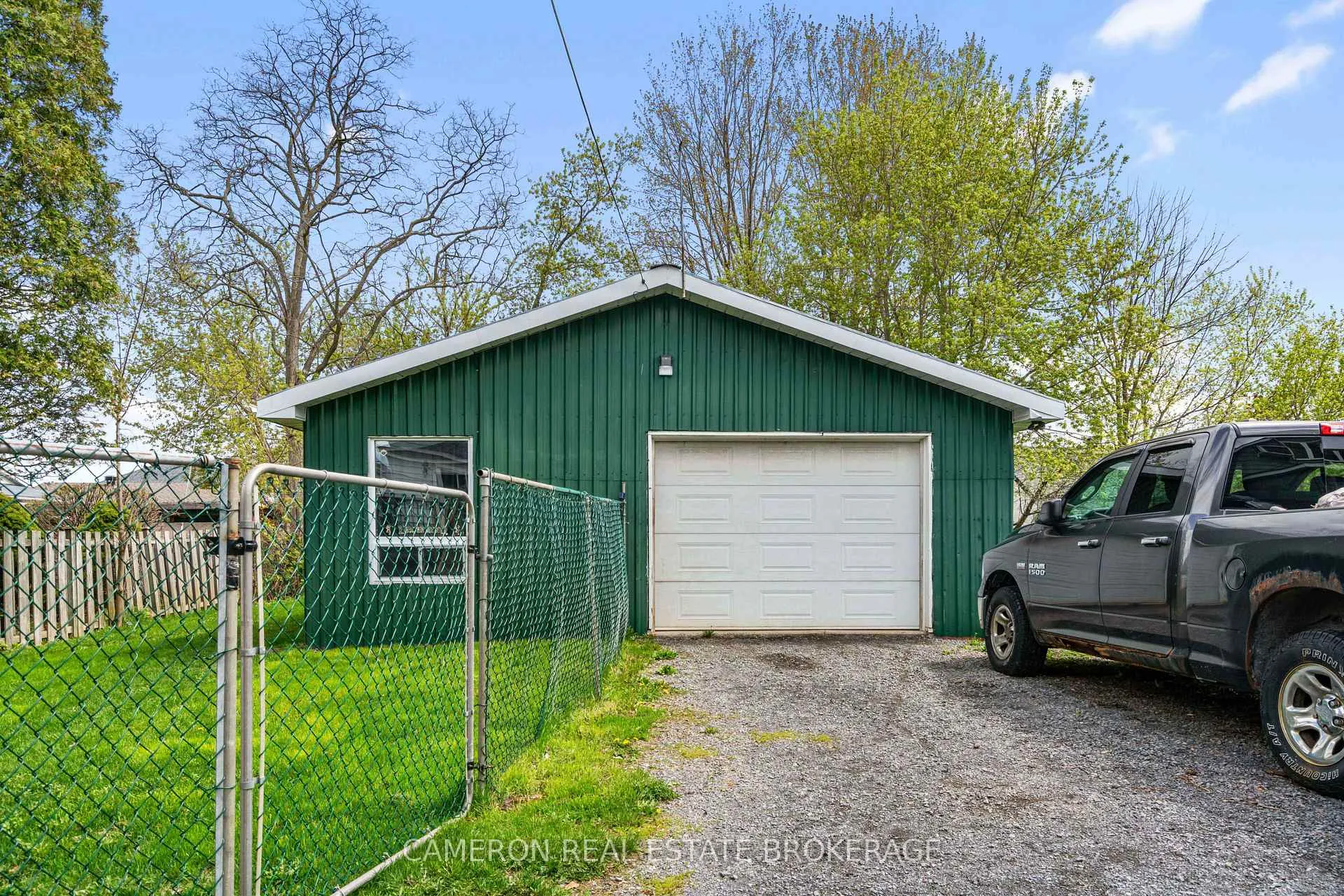 Photo 4 of 537 Gloucester Street N, Cornwall — HOMEH