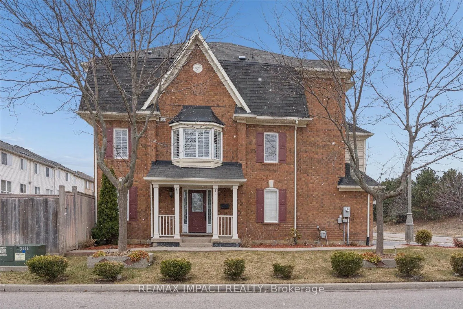 Photo 2 of 21 Decker Hollow Circle, Brampton, Credit Valley — HOMEH