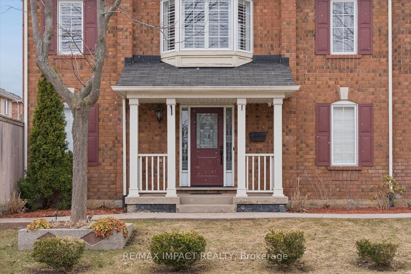 Photo 3 of 21 Decker Hollow Circle, Brampton, Credit Valley — HOMEH
