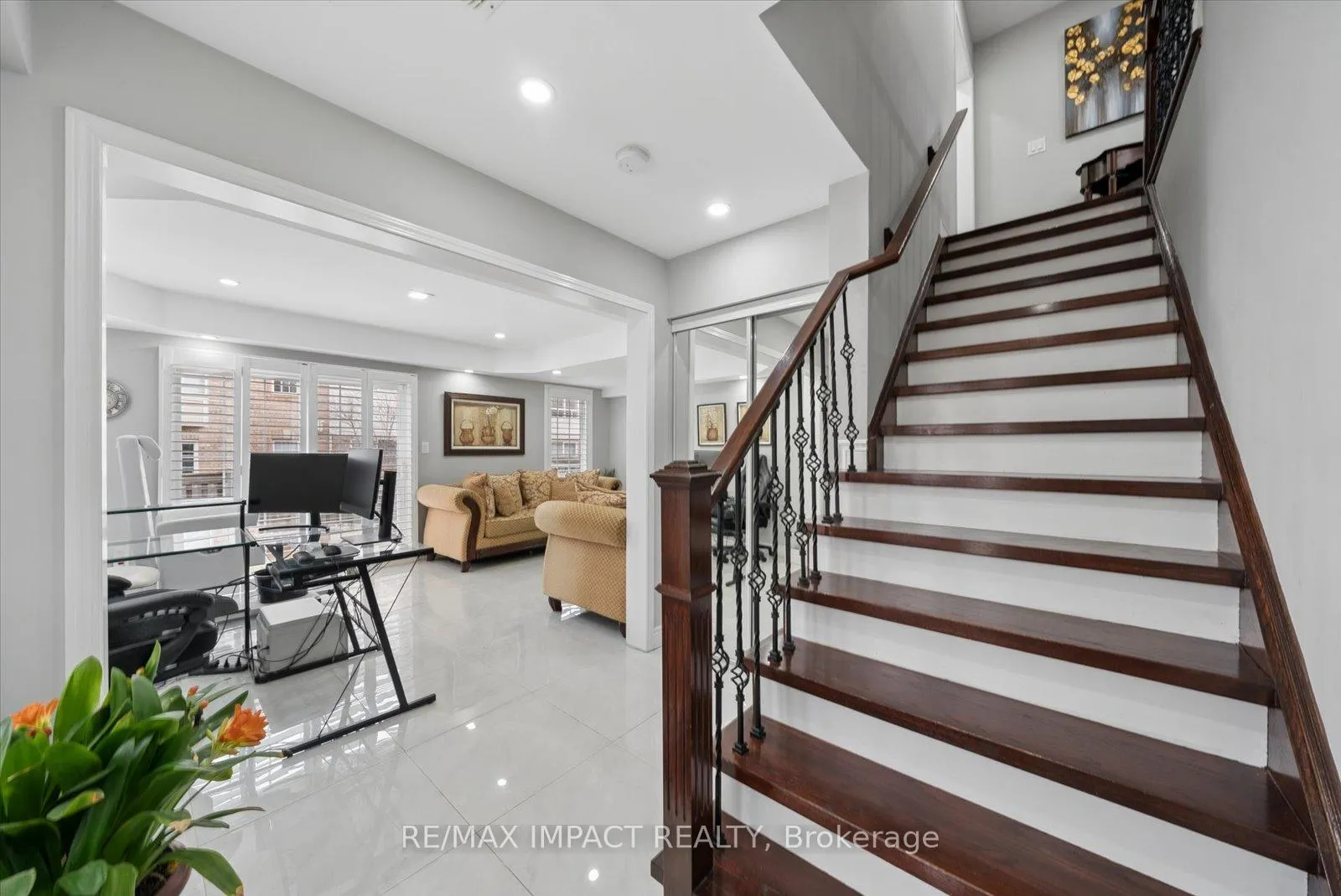 Photo 8 of 21 Decker Hollow Circle, Brampton, Credit Valley — HOMEH