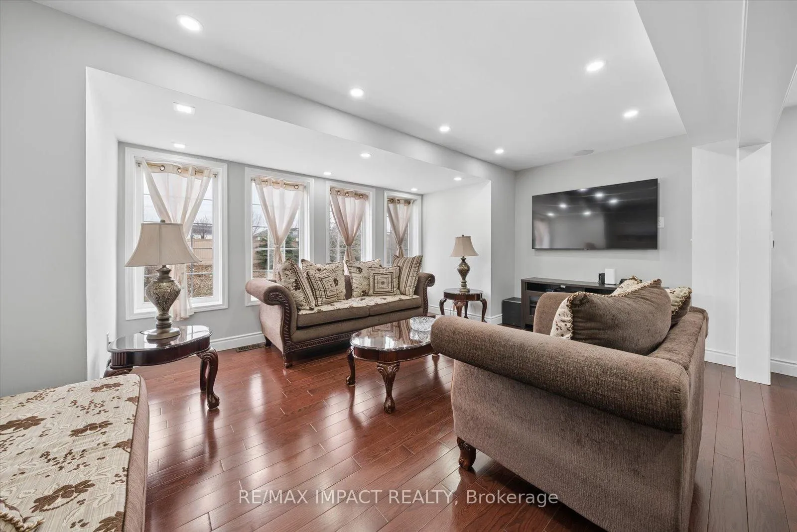 Photo 9 of 21 Decker Hollow Circle, Brampton, Credit Valley — HOMEH