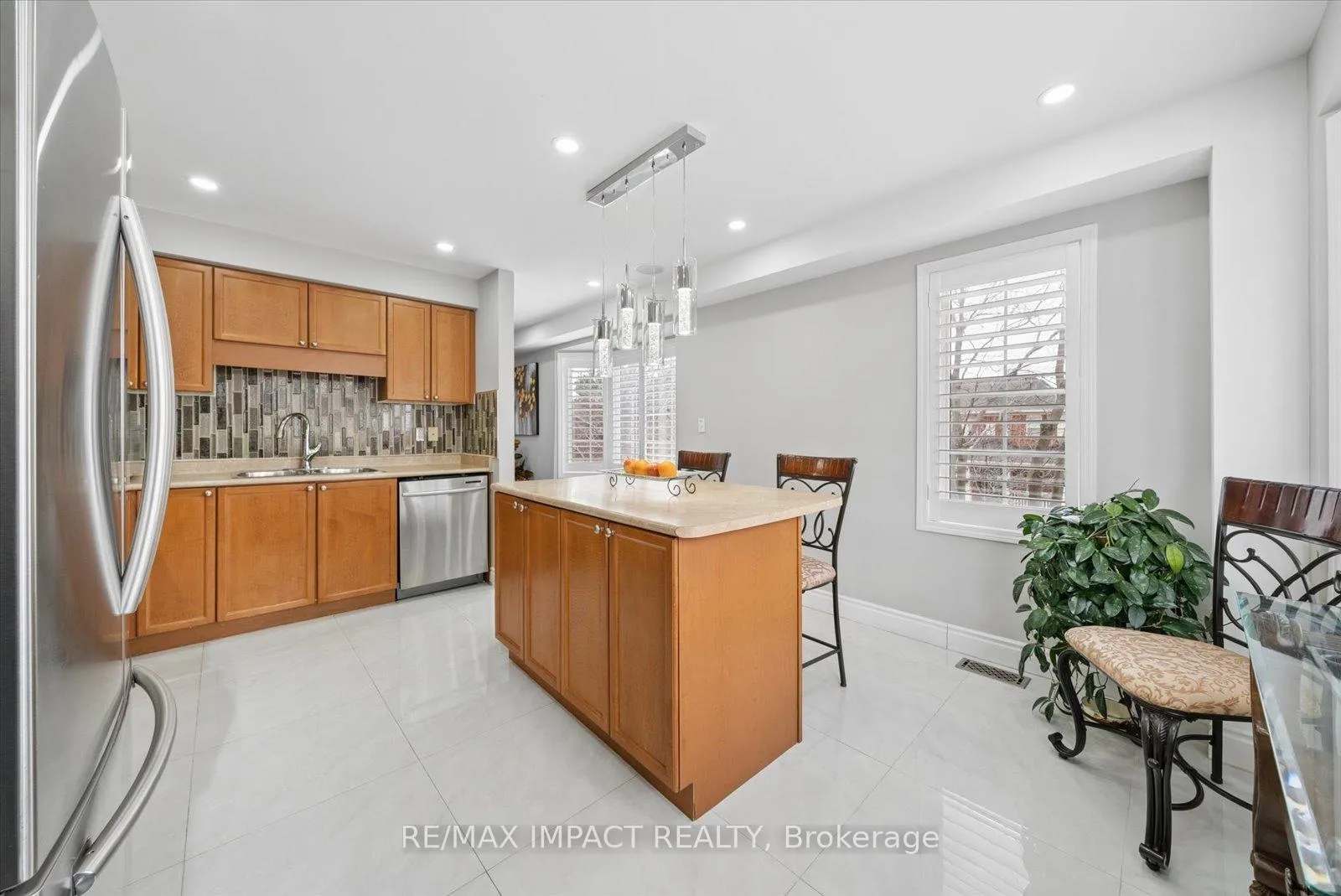 Photo 13 of 21 Decker Hollow Circle, Brampton, Credit Valley — HOMEH