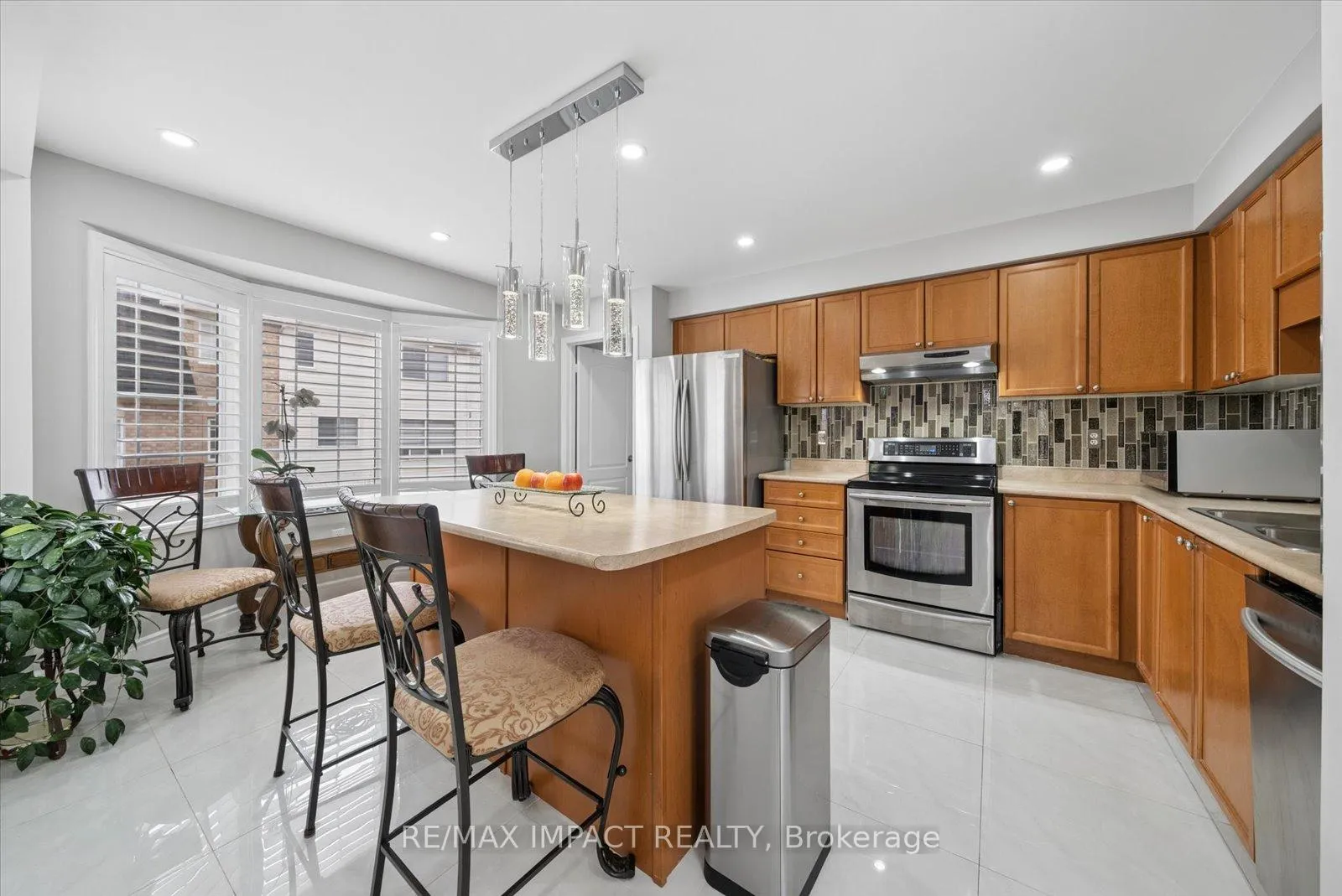 Photo 14 of 21 Decker Hollow Circle, Brampton, Credit Valley — HOMEH