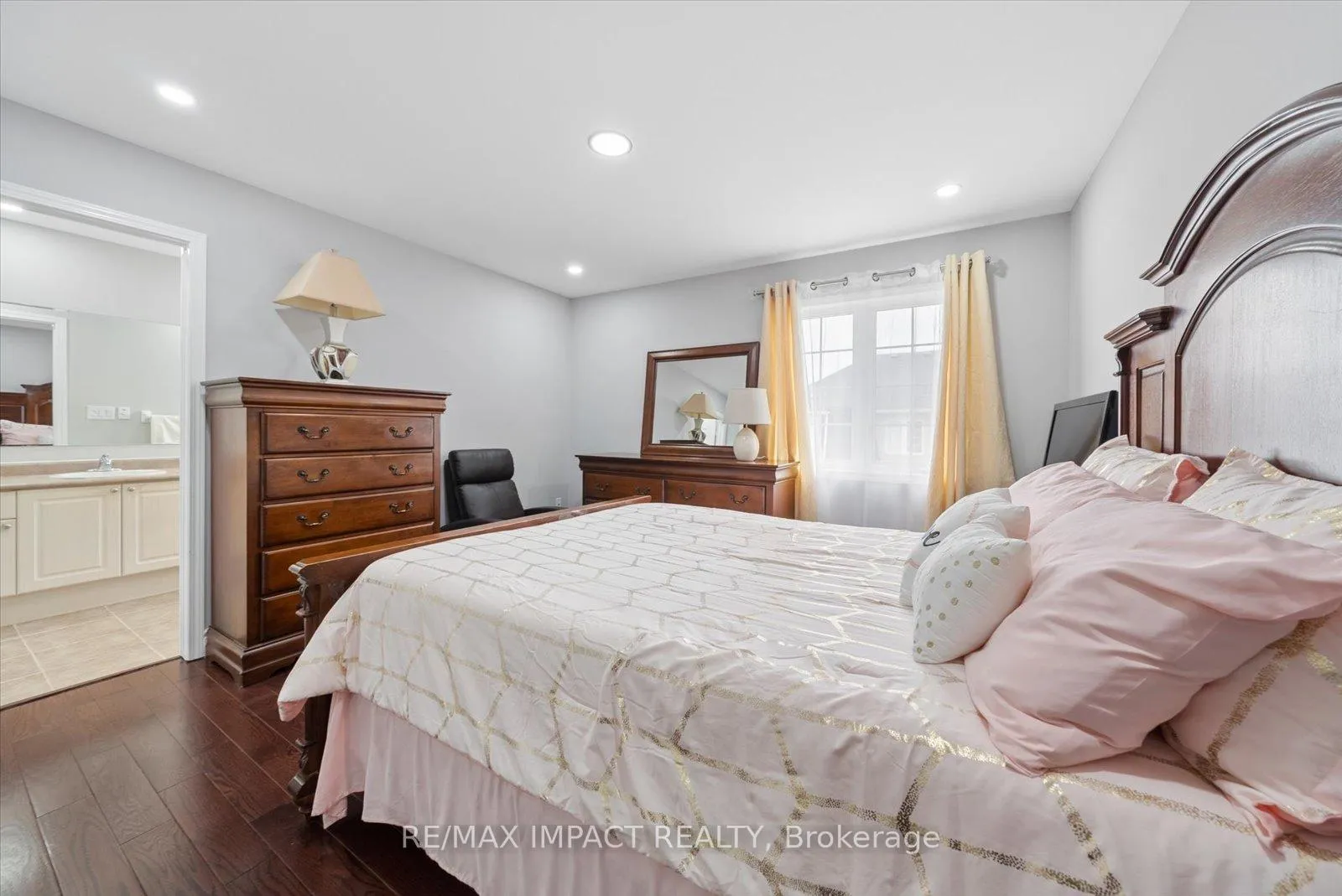 Photo 17 of 21 Decker Hollow Circle, Brampton, Credit Valley — HOMEH