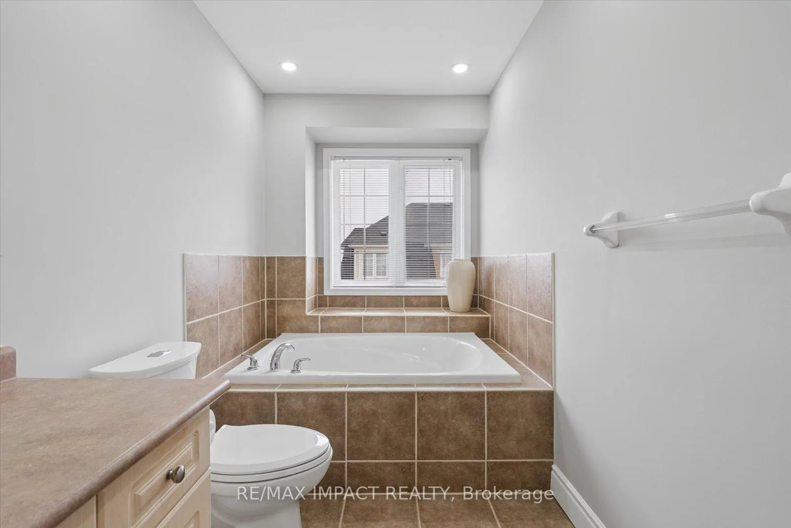 Photo 19 of 21 Decker Hollow Circle, Brampton, Credit Valley — HOMEH