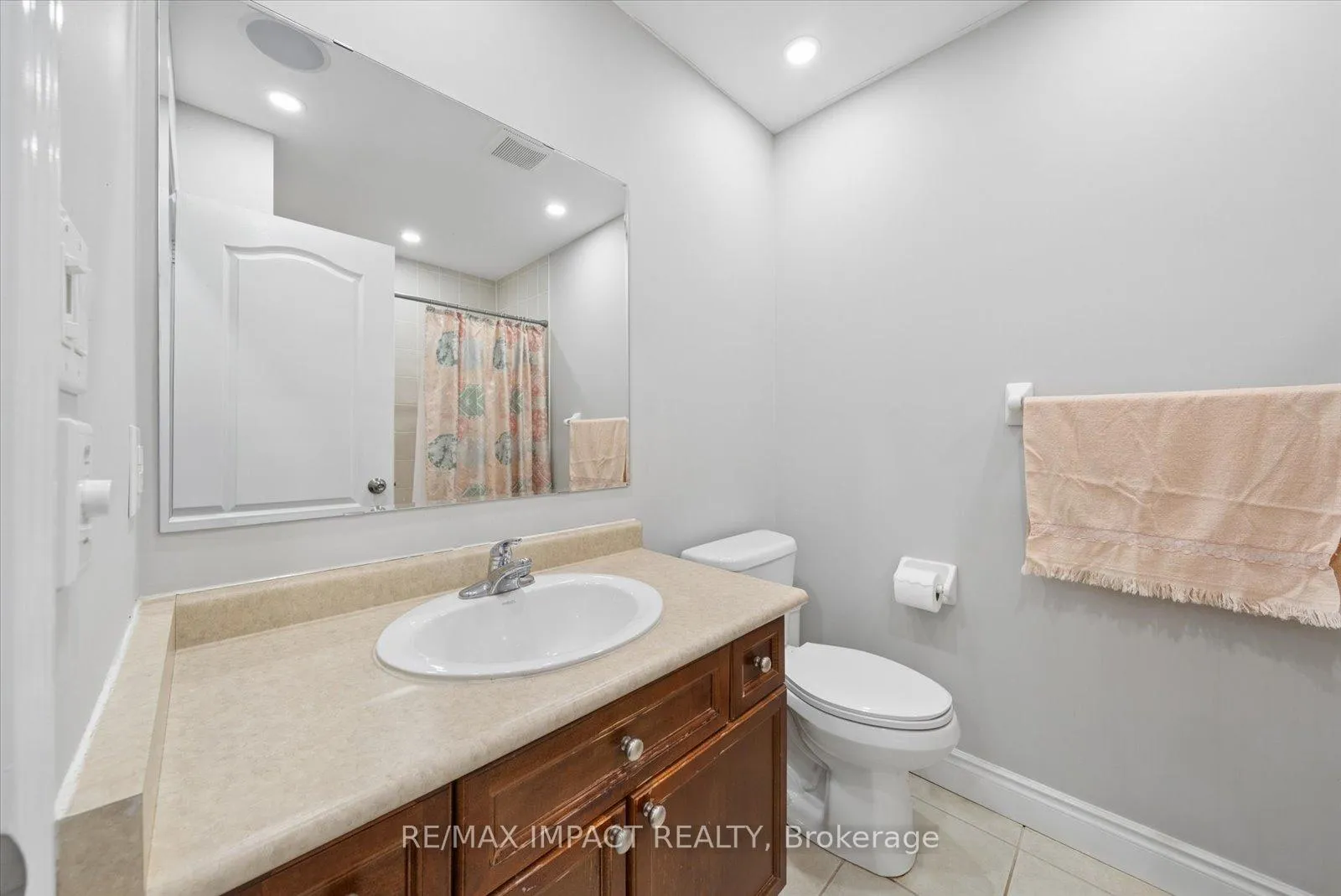 Photo 22 of 21 Decker Hollow Circle, Brampton, Credit Valley — HOMEH