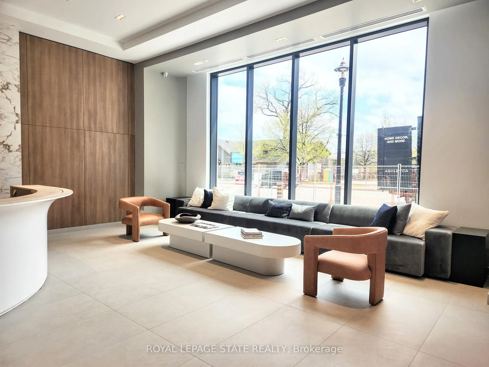 Photo 5 of Unit 1006, 2075 Lakeshore Road, Burlington, Brant — HOMEH