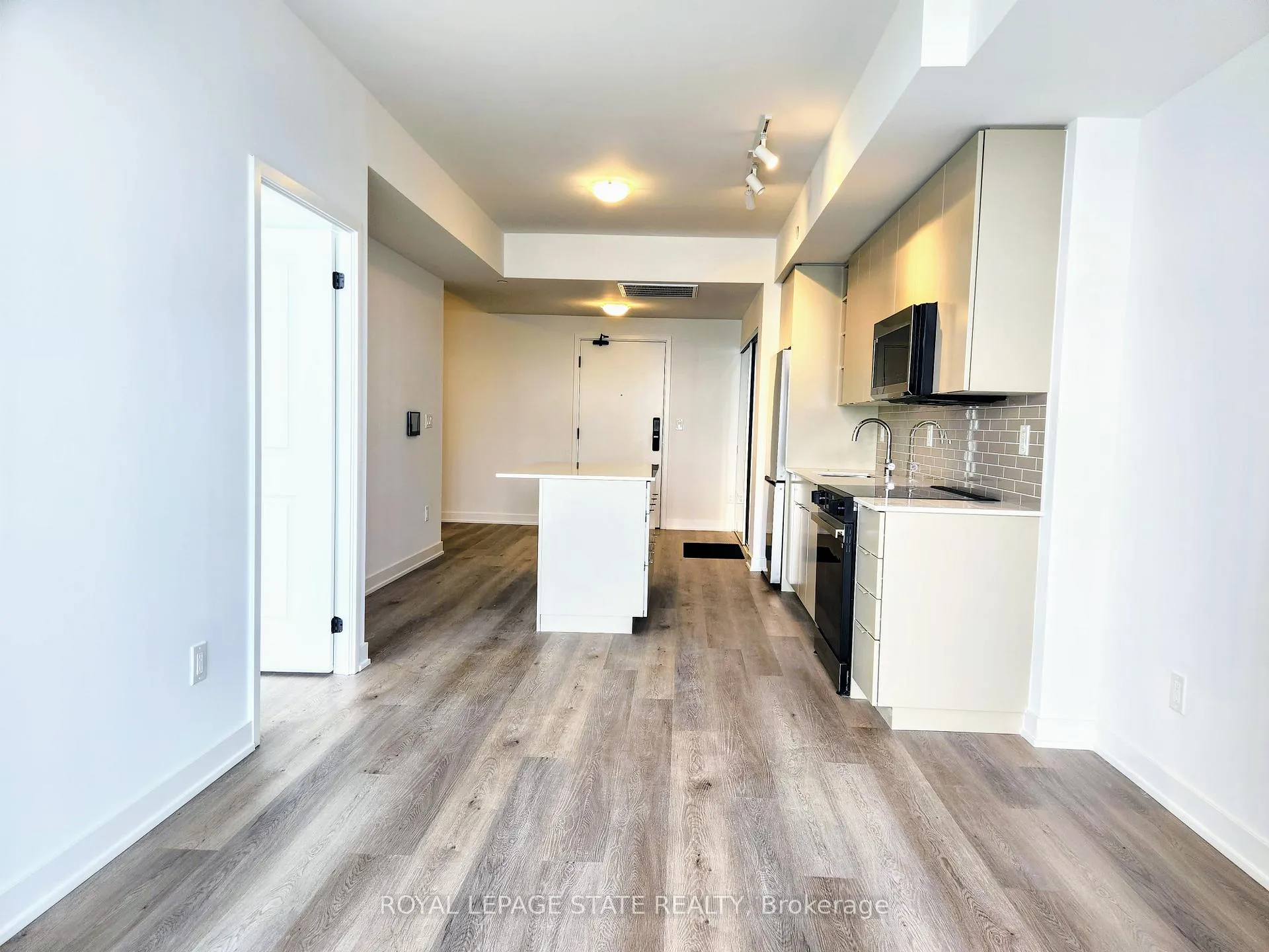 Photo 8 of Unit 1006, 2075 Lakeshore Road, Burlington, Brant — HOMEH