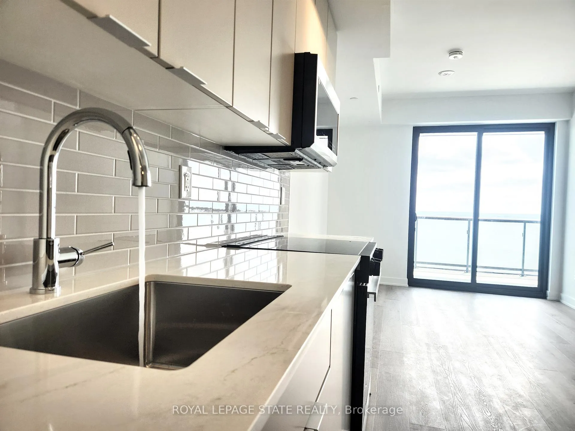 Photo 11 of Unit 1006, 2075 Lakeshore Road, Burlington, Brant — HOMEH