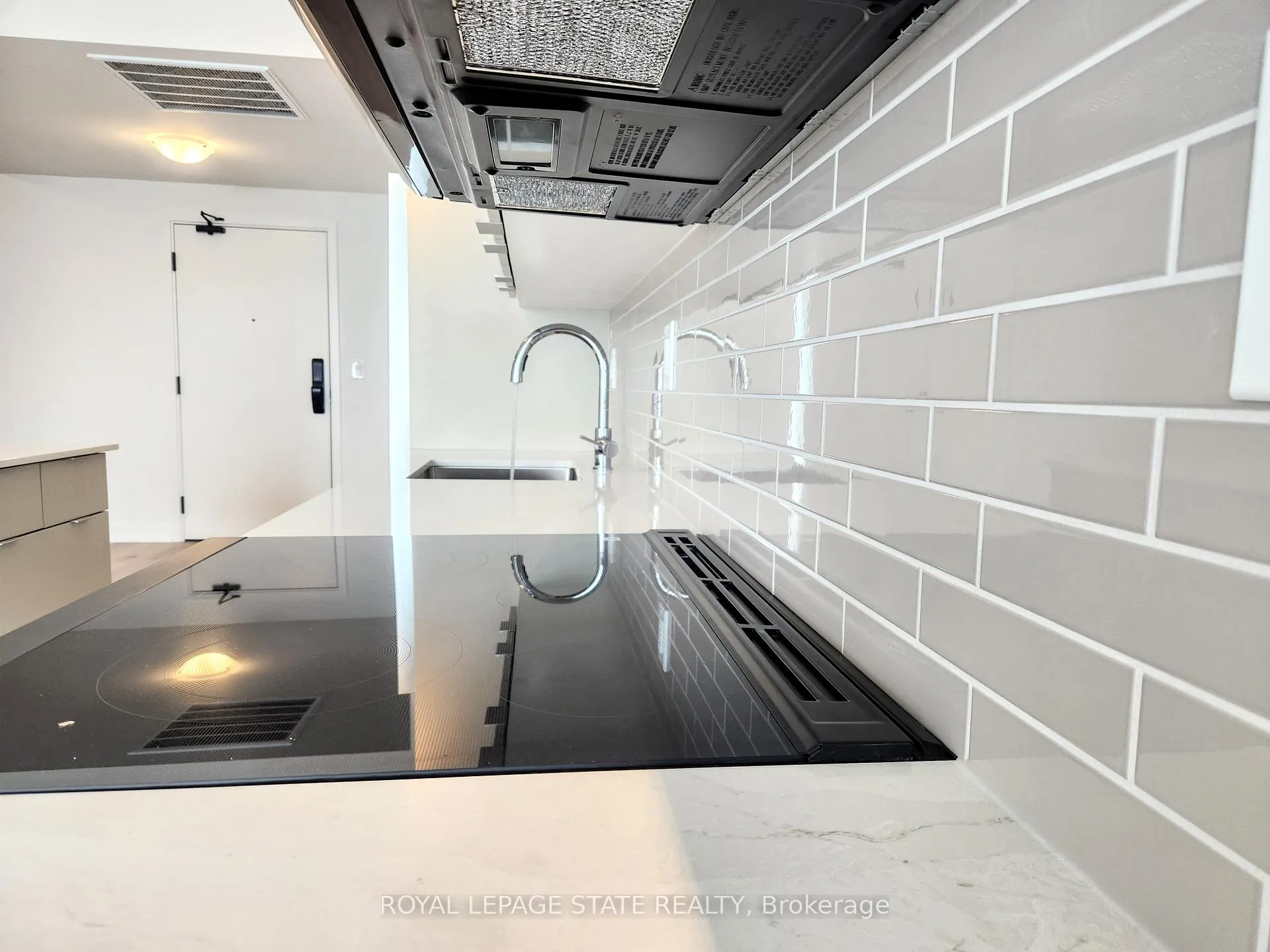 Photo 12 of Unit 1006, 2075 Lakeshore Road, Burlington, Brant — HOMEH