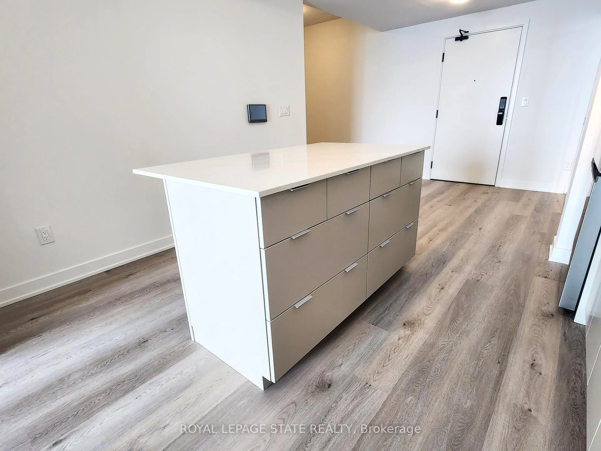 Photo 13 of Unit 1006, 2075 Lakeshore Road, Burlington, Brant — HOMEH