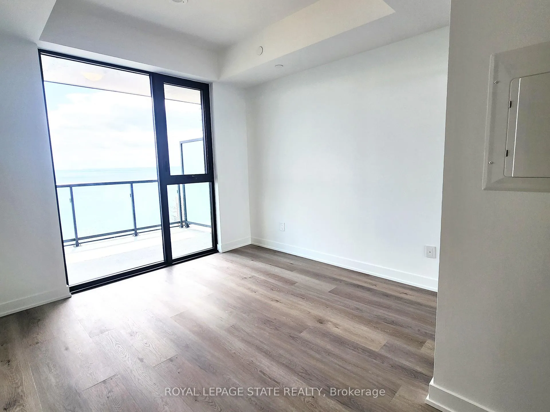 Photo 17 of Unit 1006, 2075 Lakeshore Road, Burlington, Brant — HOMEH